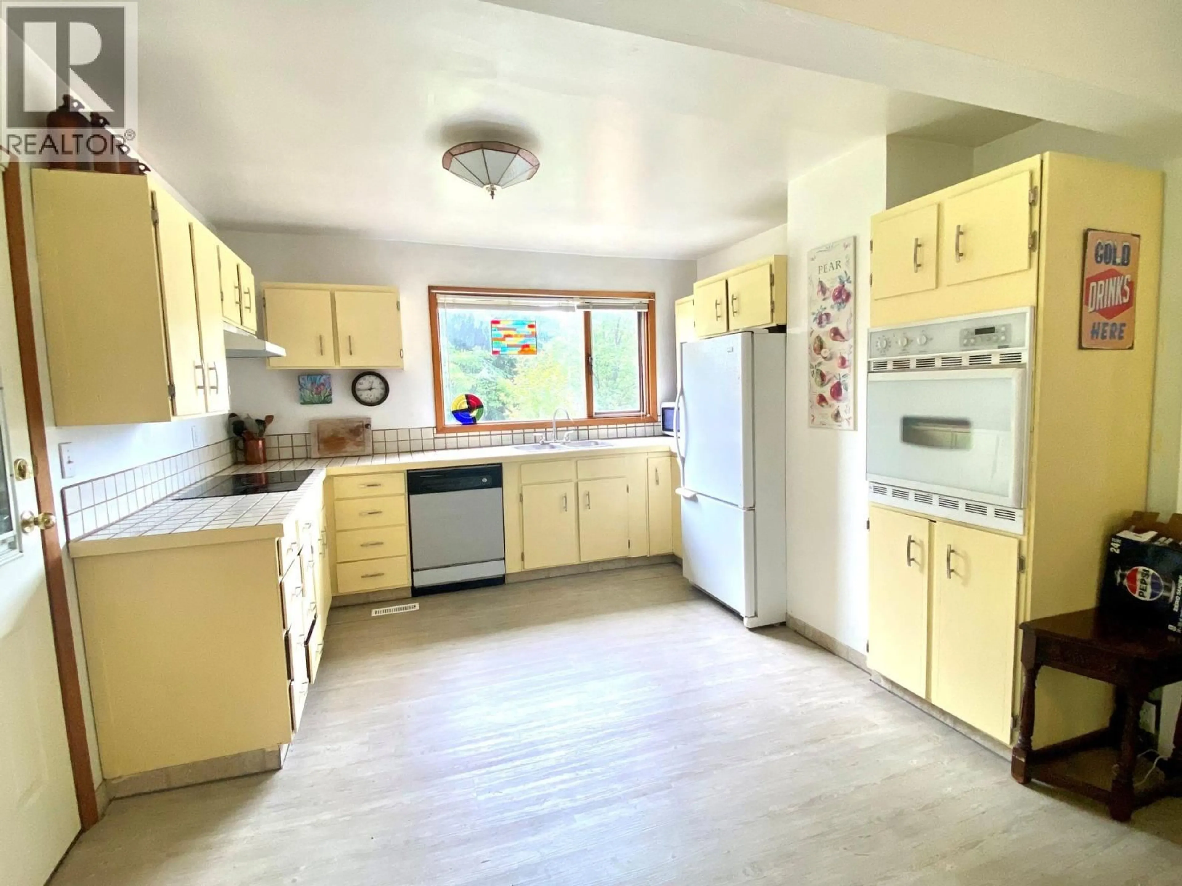 Standard kitchen, unknown for 4392 BARRIERE TOWN ROAD, Barriere British Columbia V0E1E0