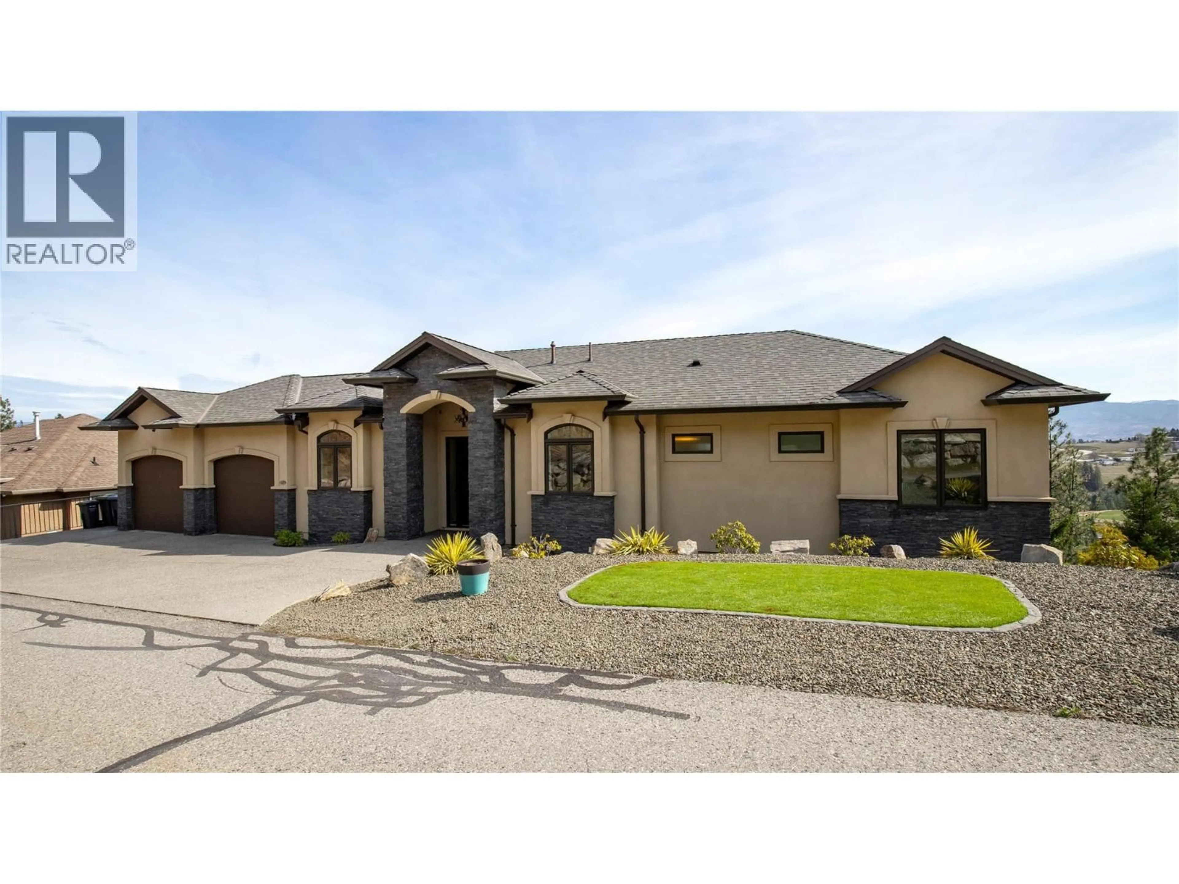 Home with vinyl exterior material, street for 1086 AURORA HEIGHTS, West Kelowna British Columbia V1Z4B2