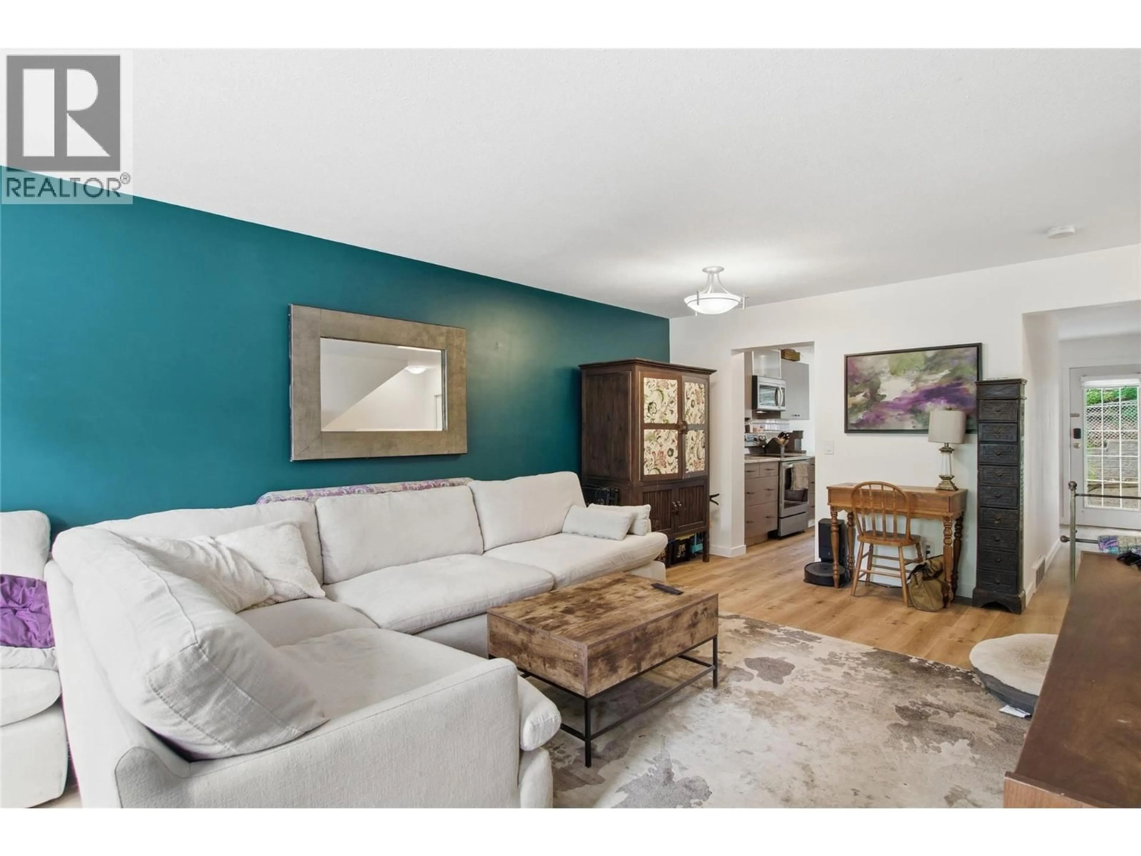 Living room with furniture, wood/laminate floor for 52 - 2020 ROBSON PLACE, Kamloops British Columbia V2C2N2