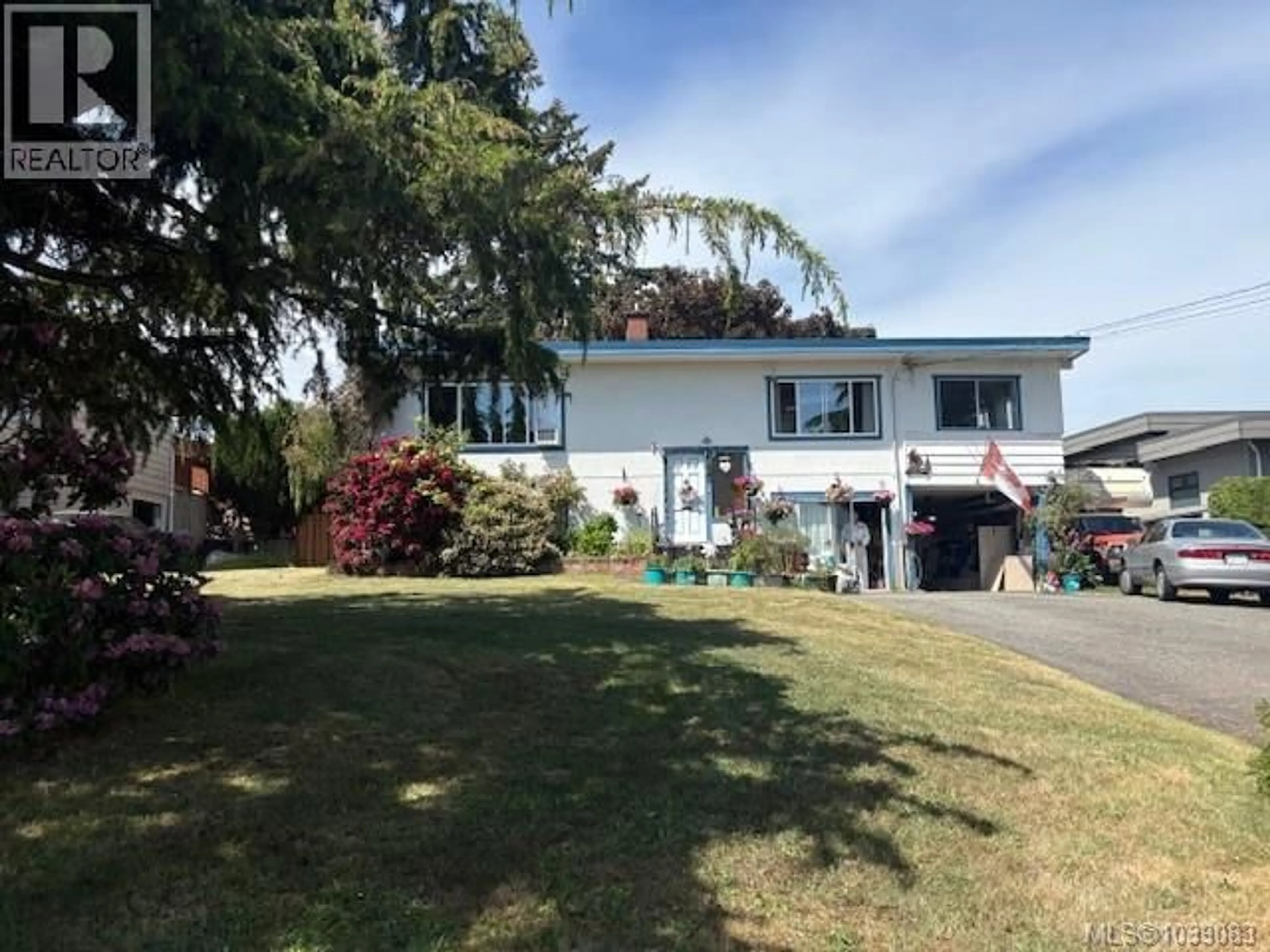 A pic from outside/outdoor area/front of a property/back of a property/a pic from drone, unknown for 2535 HOLYROOD DRIVE, Nanaimo British Columbia V9S4L1