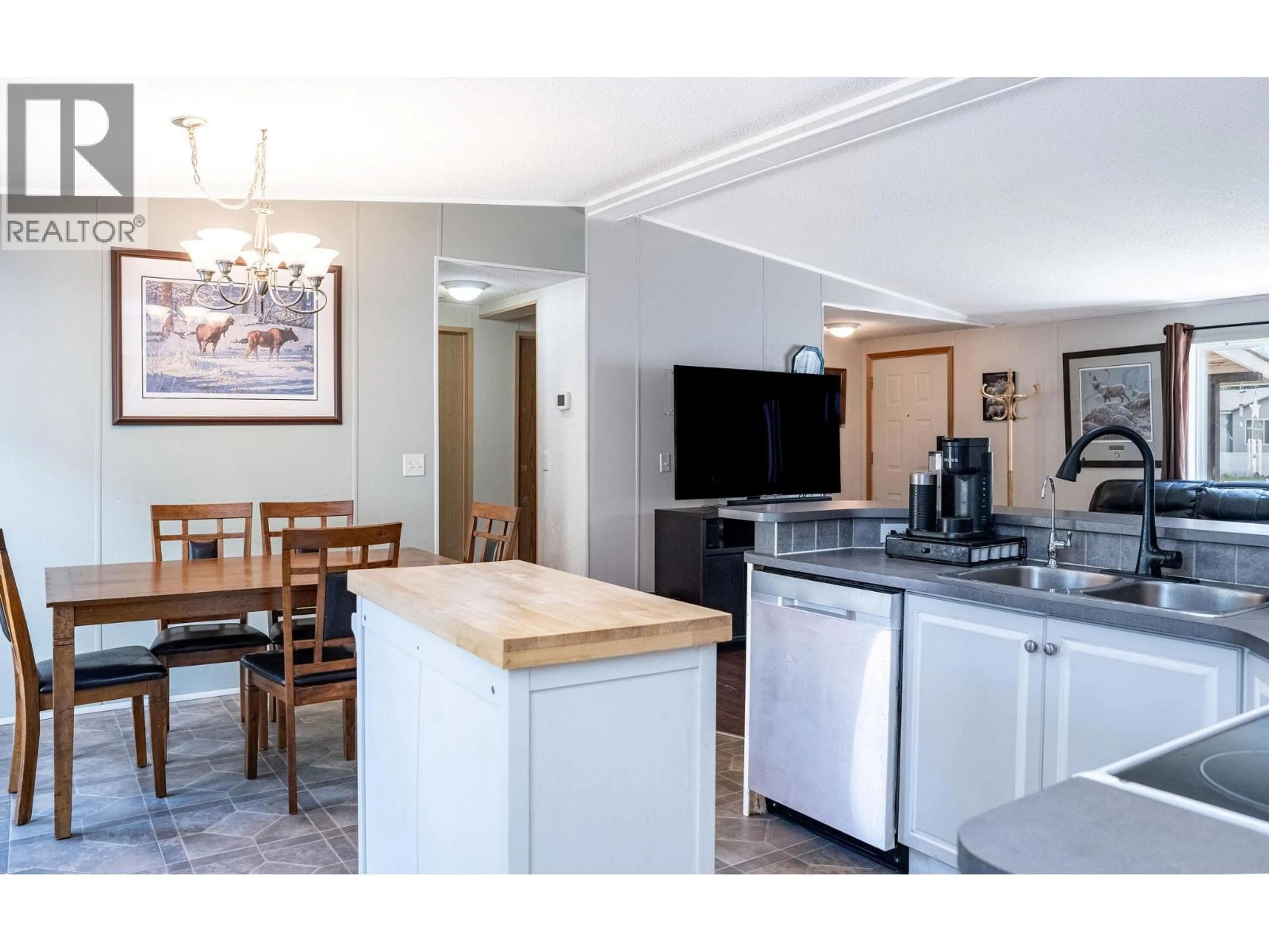Open concept kitchen, unknown for 50 JOHNSON WAY, Revelstoke British Columbia V0E2S0