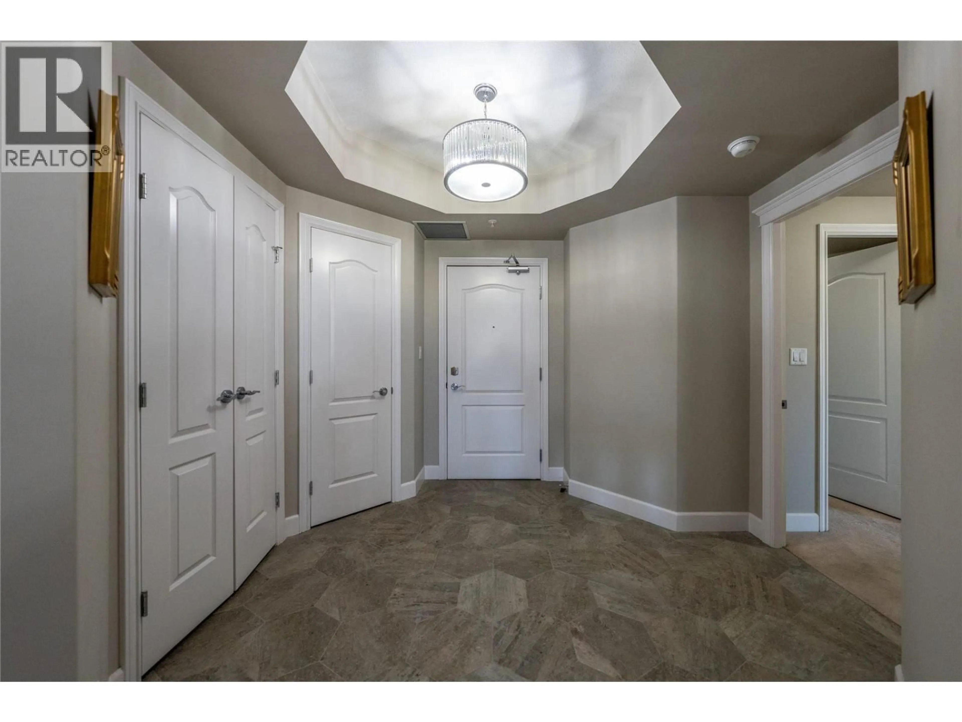 Indoor entryway for 1006 - 1947 UNDERHILL STREET, Kelowna British Columbia V1X7Z5