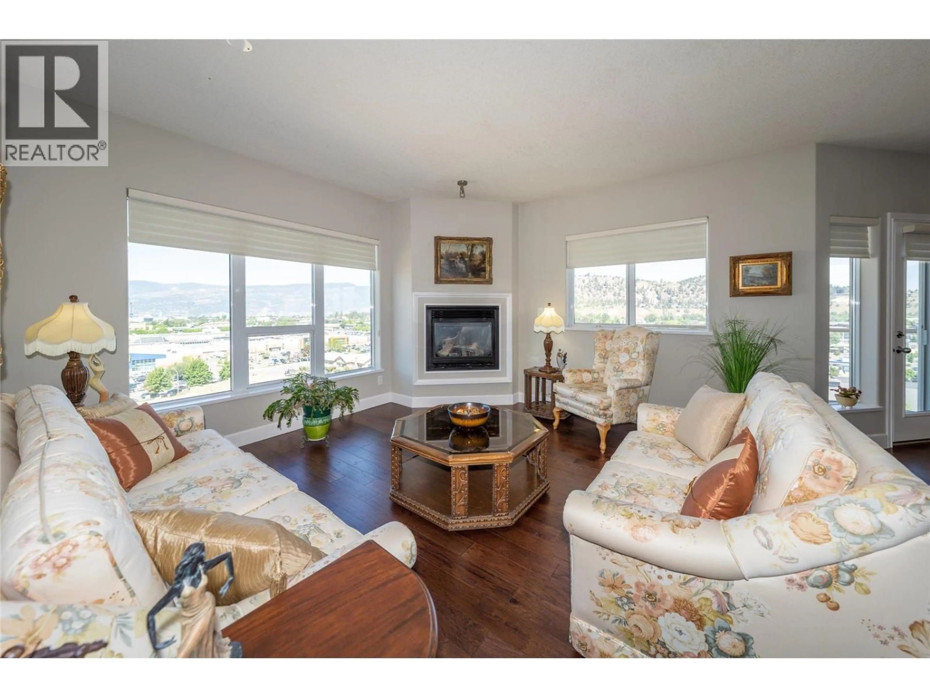 Living room with furniture, wood/laminate floor for 1006 - 1947 UNDERHILL STREET, Kelowna British Columbia V1X7Z5