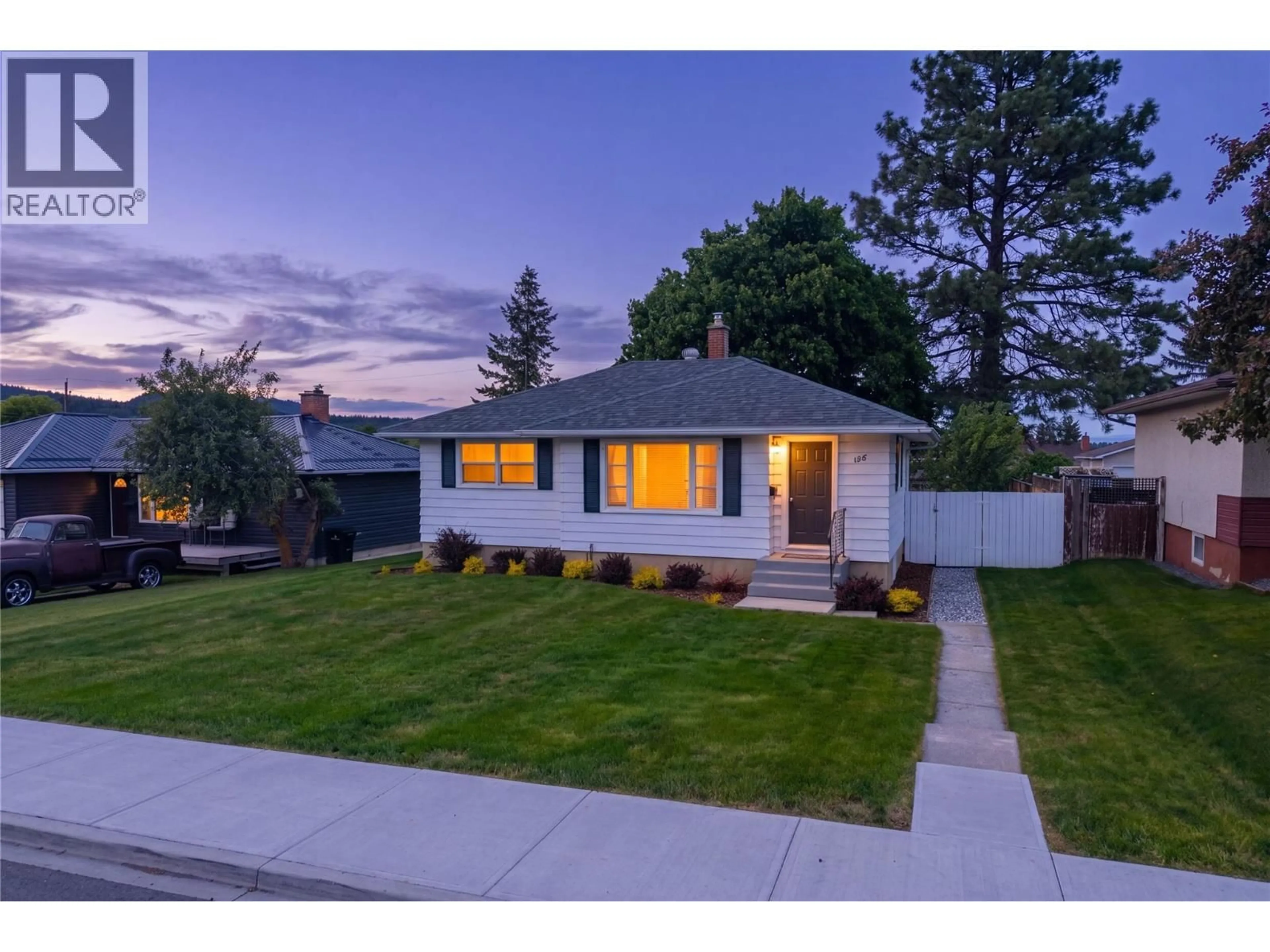 Home with vinyl exterior material, street for 306 8TH STREET SOUTH, Cranbrook British Columbia V1C1P1