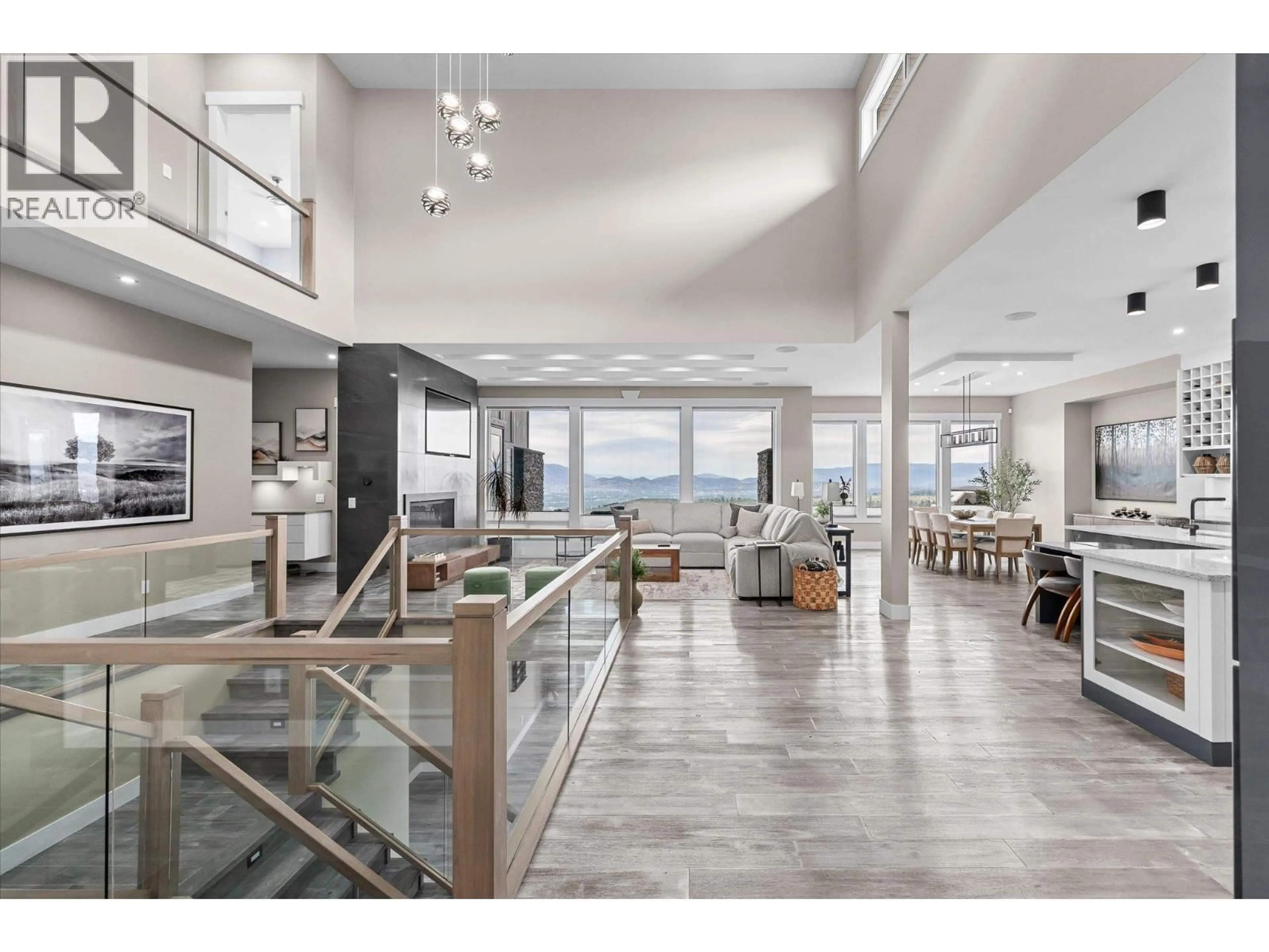 Lobby for 1088 CLARANCE AVENUE, Kelowna British Columbia V1W5M6