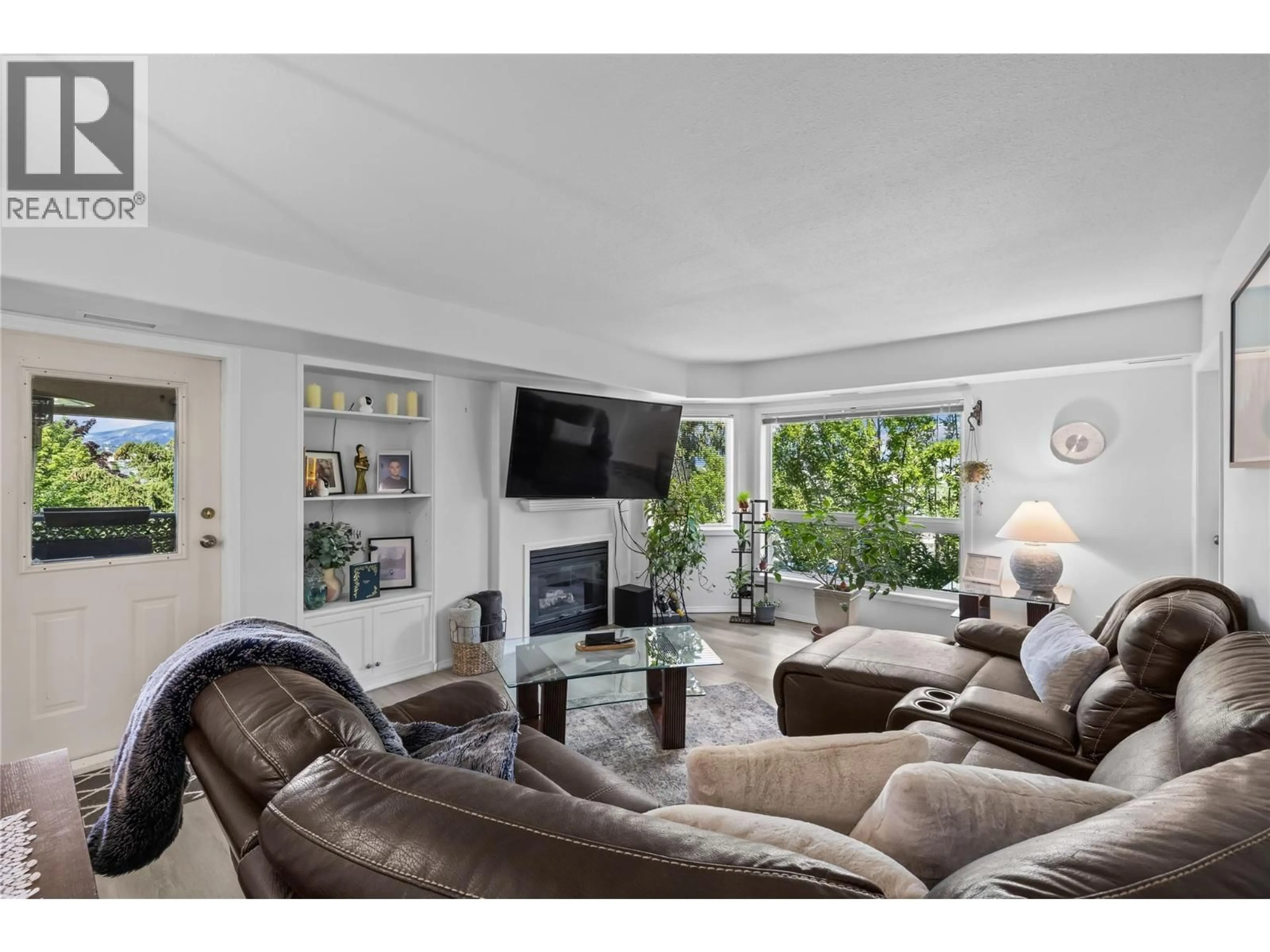 Living room with furniture, unknown for 401 - 3115 DE MONTREUIL COURT, Kelowna British Columbia V1W3W1