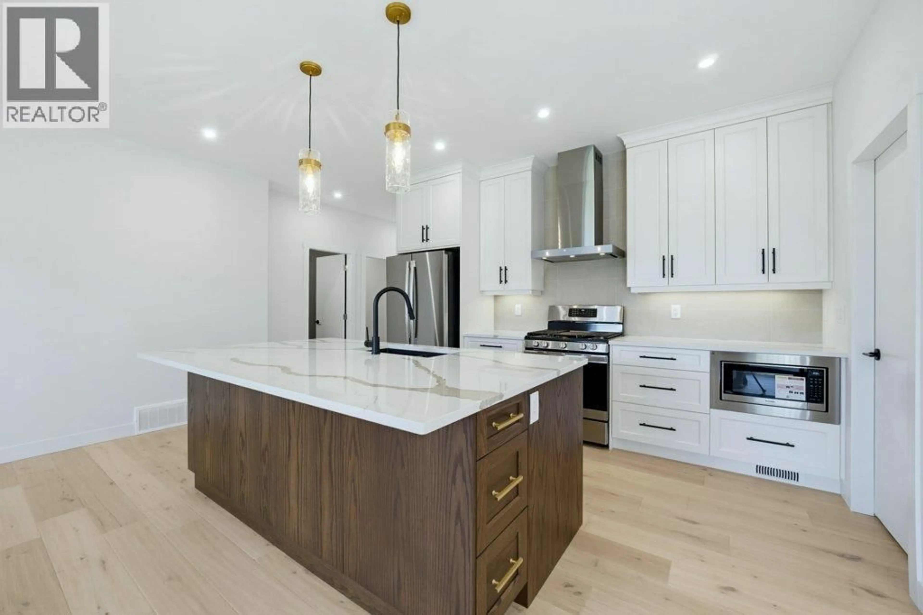 Open concept kitchen, unknown for 11 - 1840 10 STREET SOUTHWEST, Salmon Arm British Columbia V1E0H2