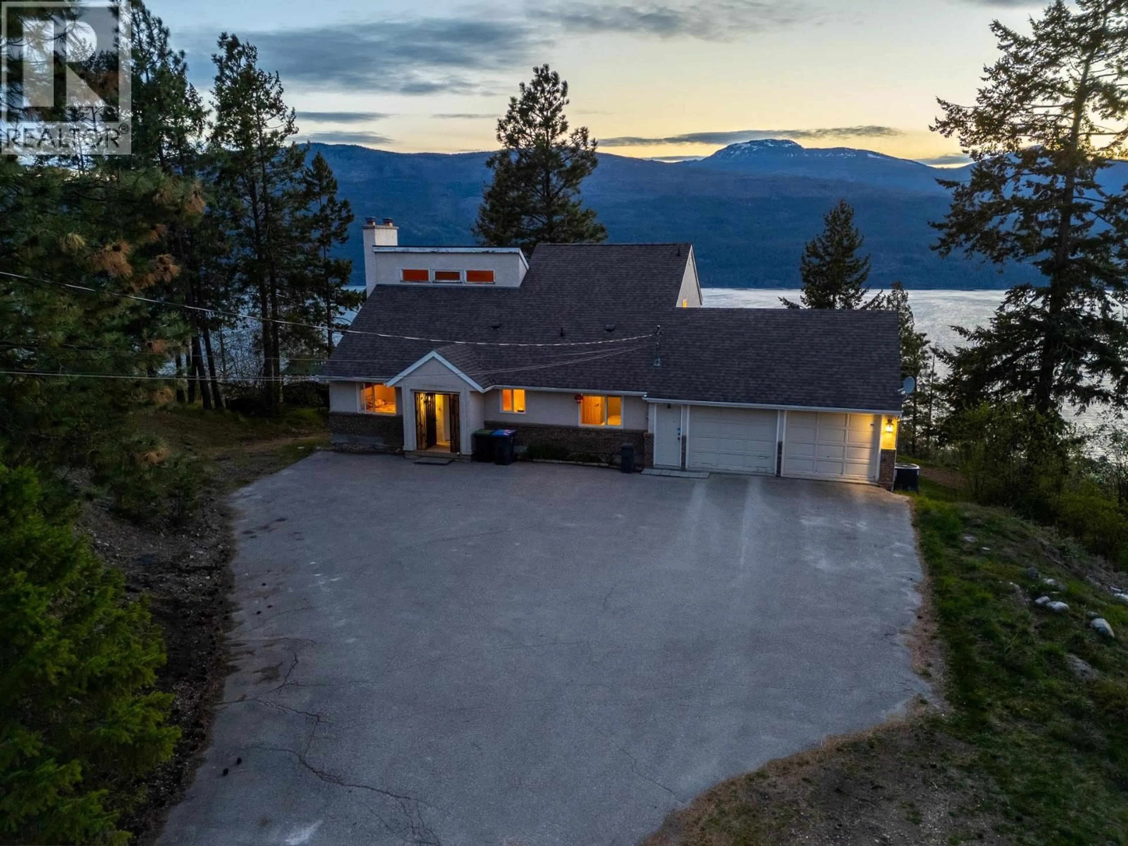 A pic from outside/outdoor area/front of a property/back of a property/a pic from drone, mountain view for 15524 BARKLEY ROAD, Lake Country British Columbia V4V1B4