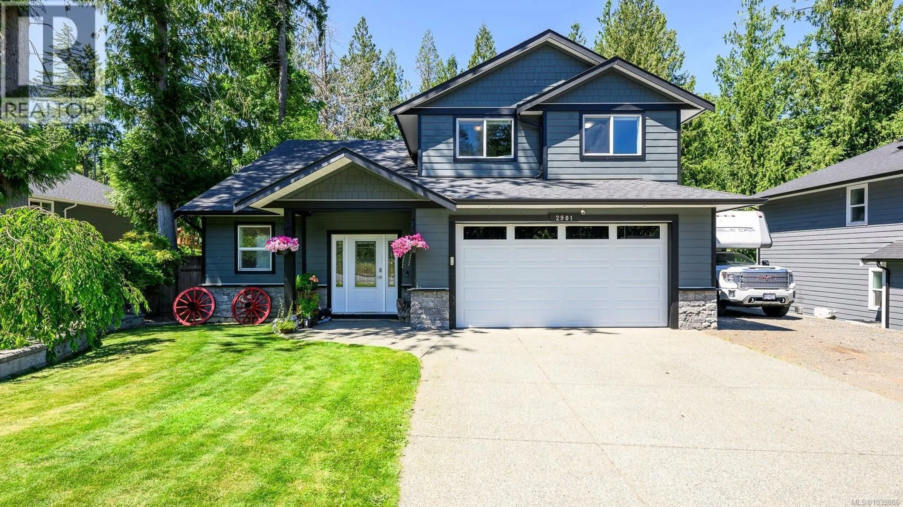 Home with vinyl exterior material, street for 2901 SWANSON STREET, Courtenay British Columbia V9N0C9