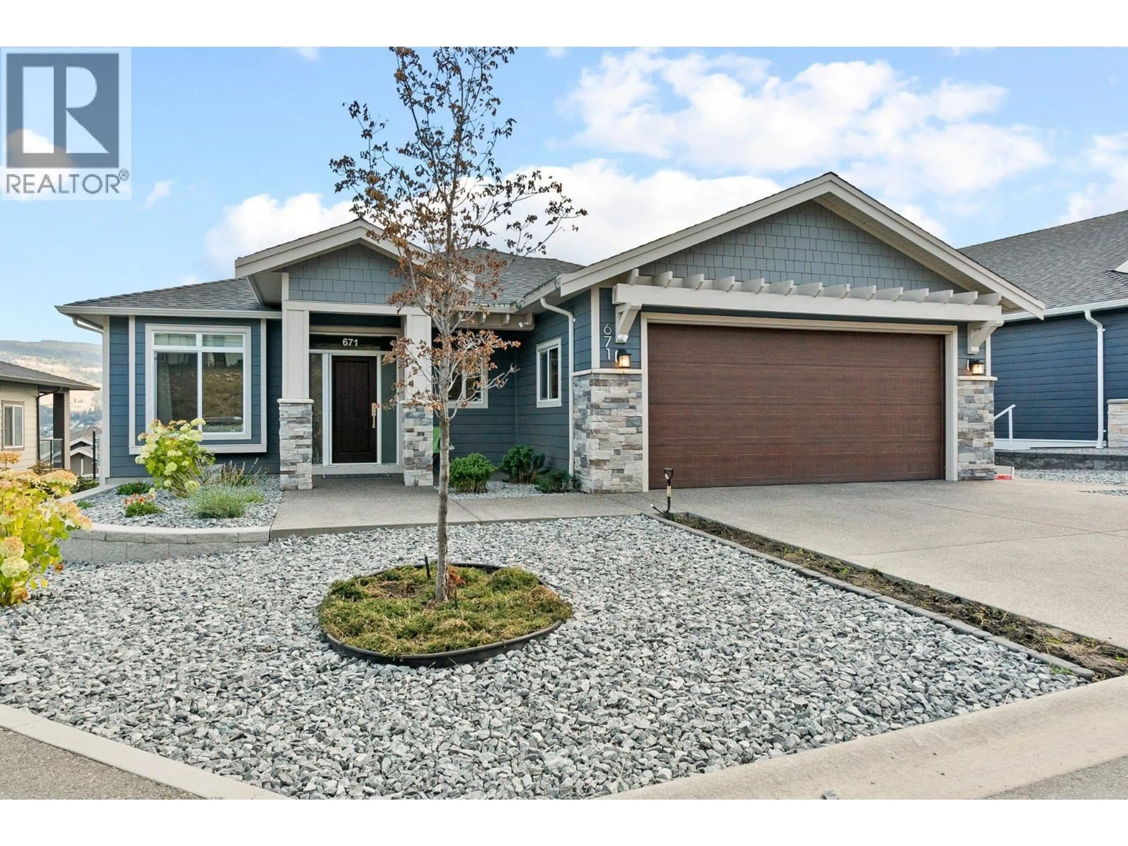 Home with vinyl exterior material, street for 671 YORKVILLE STREET, Kelowna British Columbia V1V0A9