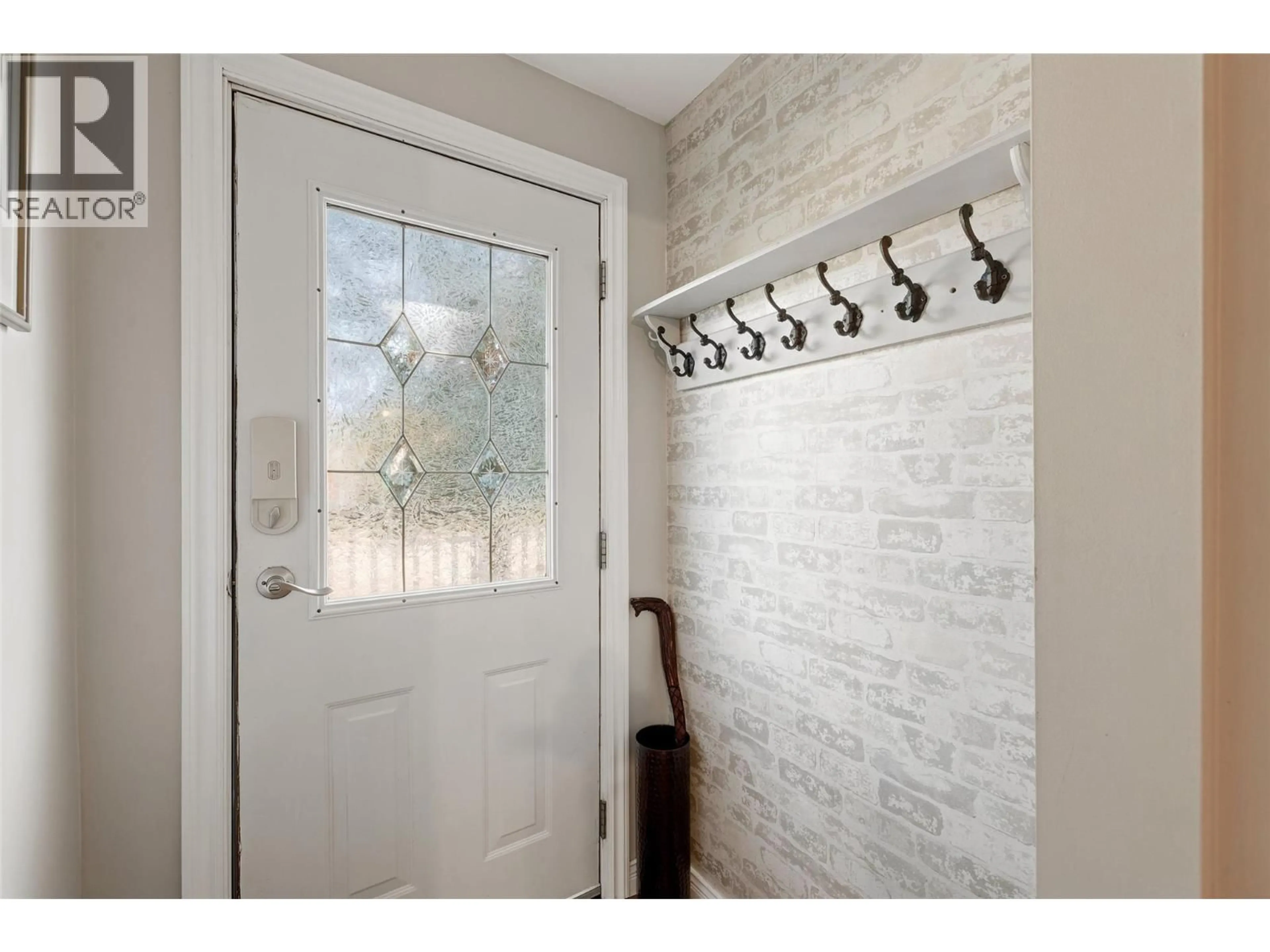 Indoor entryway for 500 DONHAUSER ROAD, Kelowna British Columbia V1X3G1