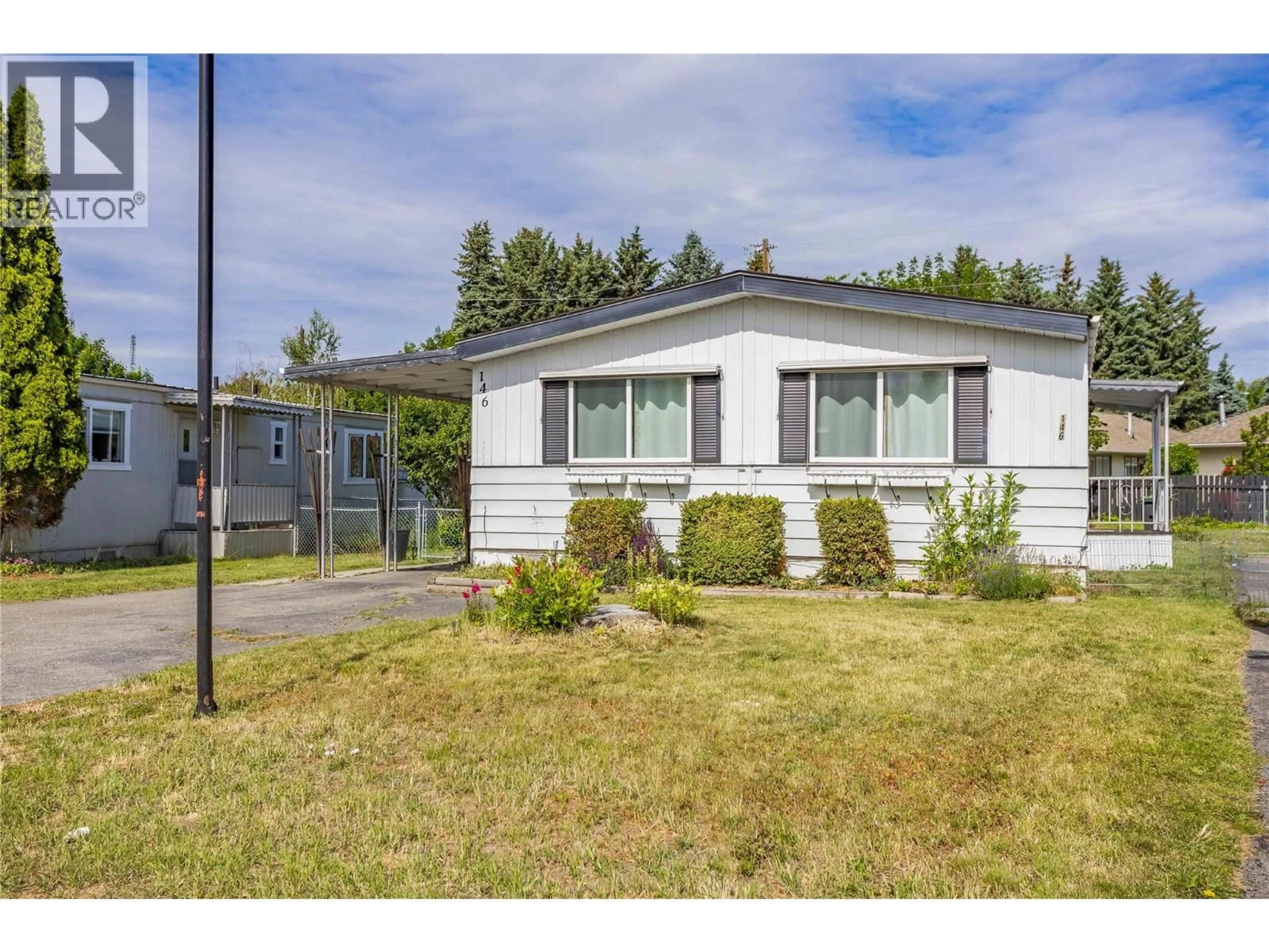 Home with vinyl exterior material, street for 146 - 3745 LAKESHORE ROAD, Kelowna British Columbia V1W3K4