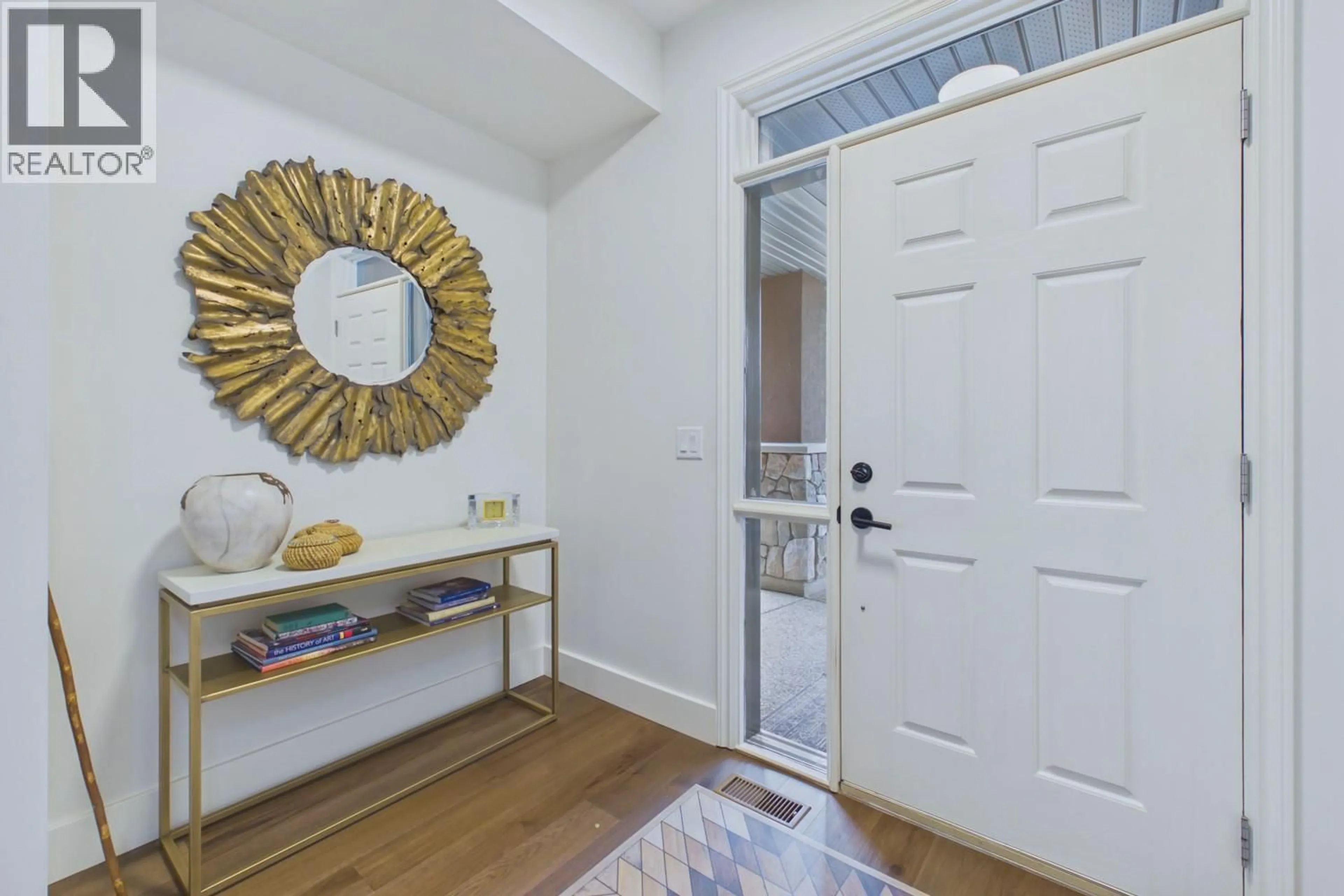 Indoor entryway for 16 - 4490 GALLAGHERS FOREST SOUTH, Kelowna British Columbia V1W5E1