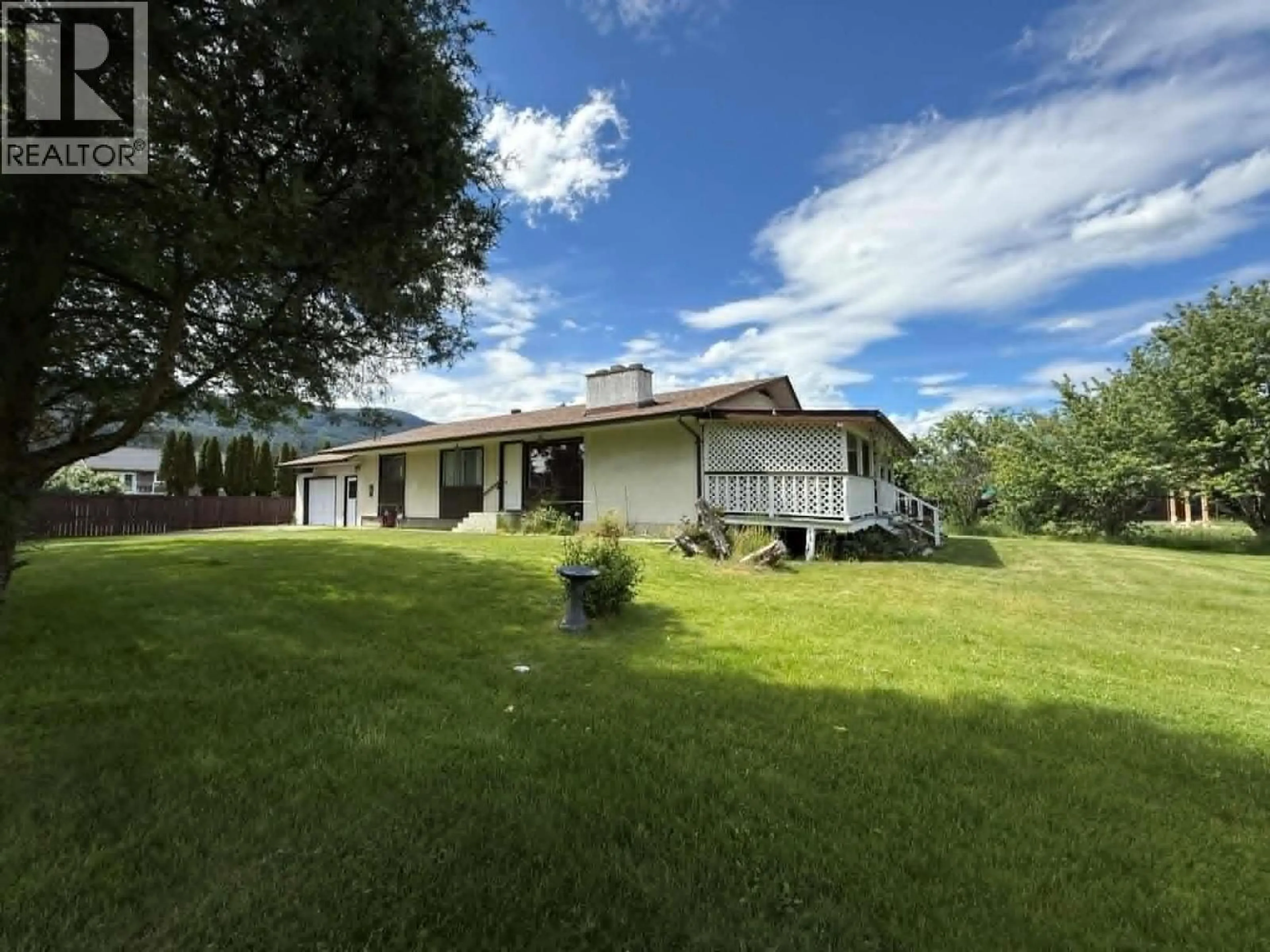 A pic from outside/outdoor area/front of a property/back of a property/a pic from drone, unknown for 1003 BRIDGEVIEW CRESCENT, Castlegar British Columbia V1N4K9