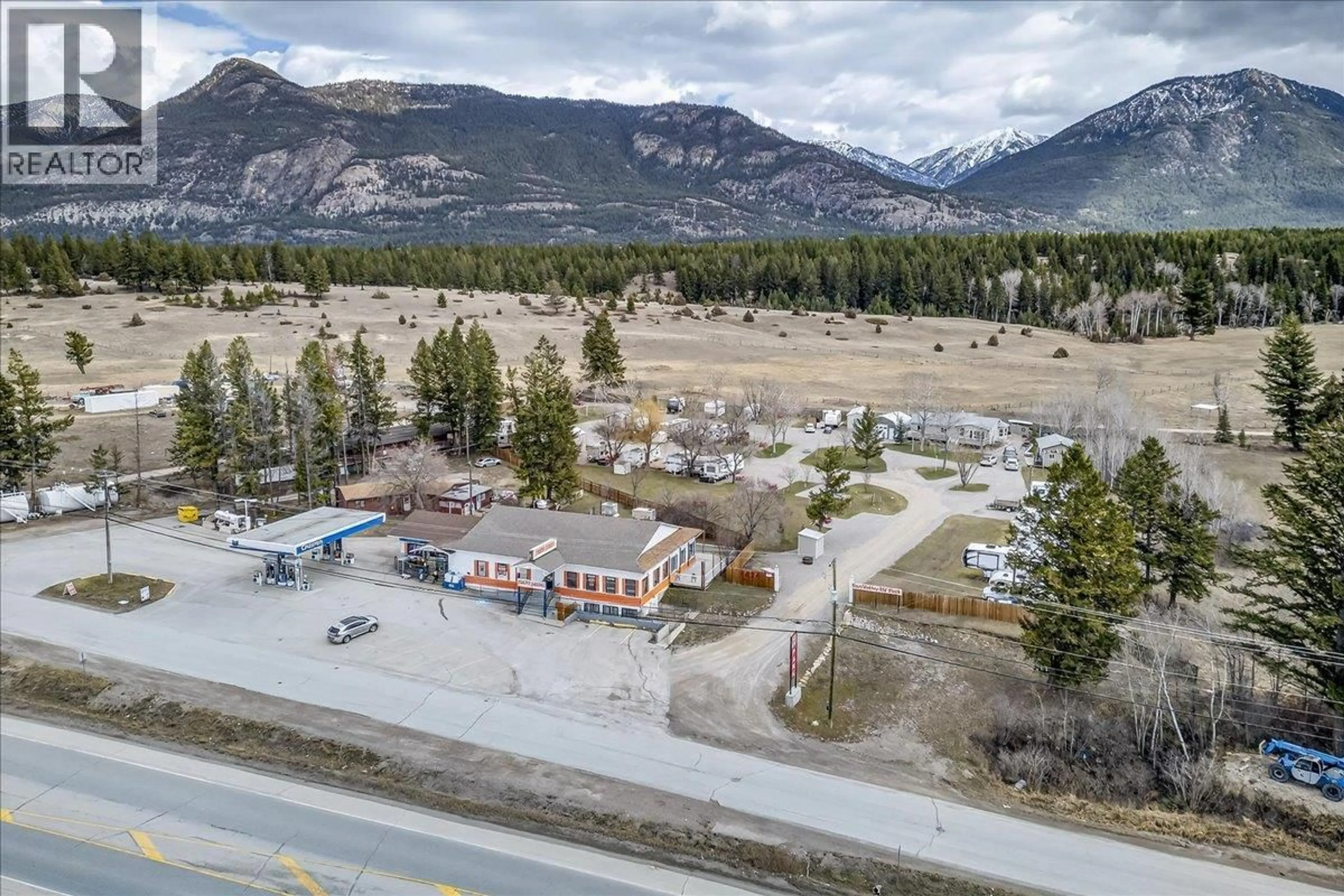 A pic from outside/outdoor area/front of a property/back of a property/a pic from drone, mountain view for 1474 93 95 HIGHWAY, Windermere British Columbia V0B2L1