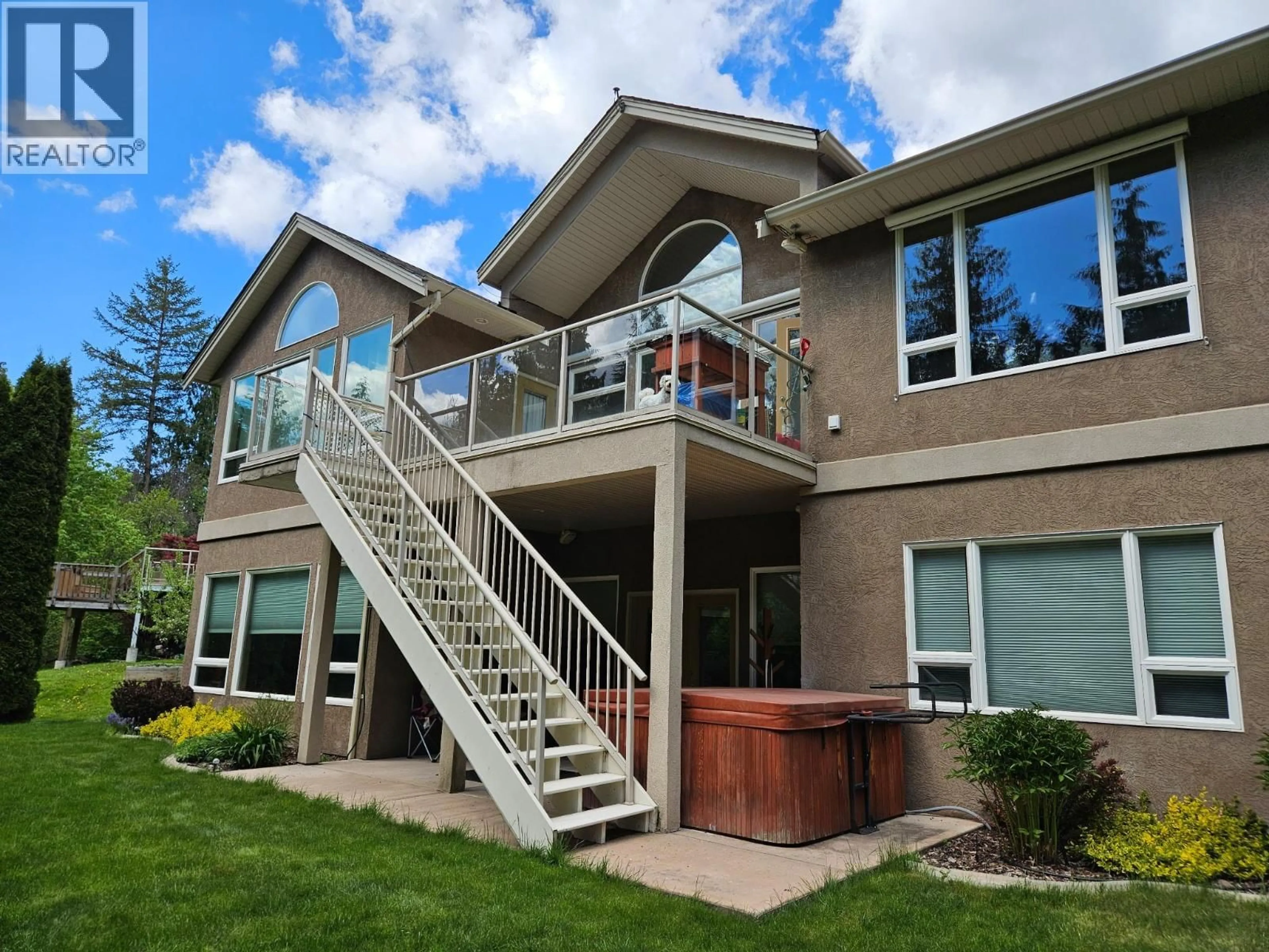 Home with vinyl exterior material, building for 2470 24 AVENUE NORTHEAST, Salmon Arm British Columbia V1E3Y4