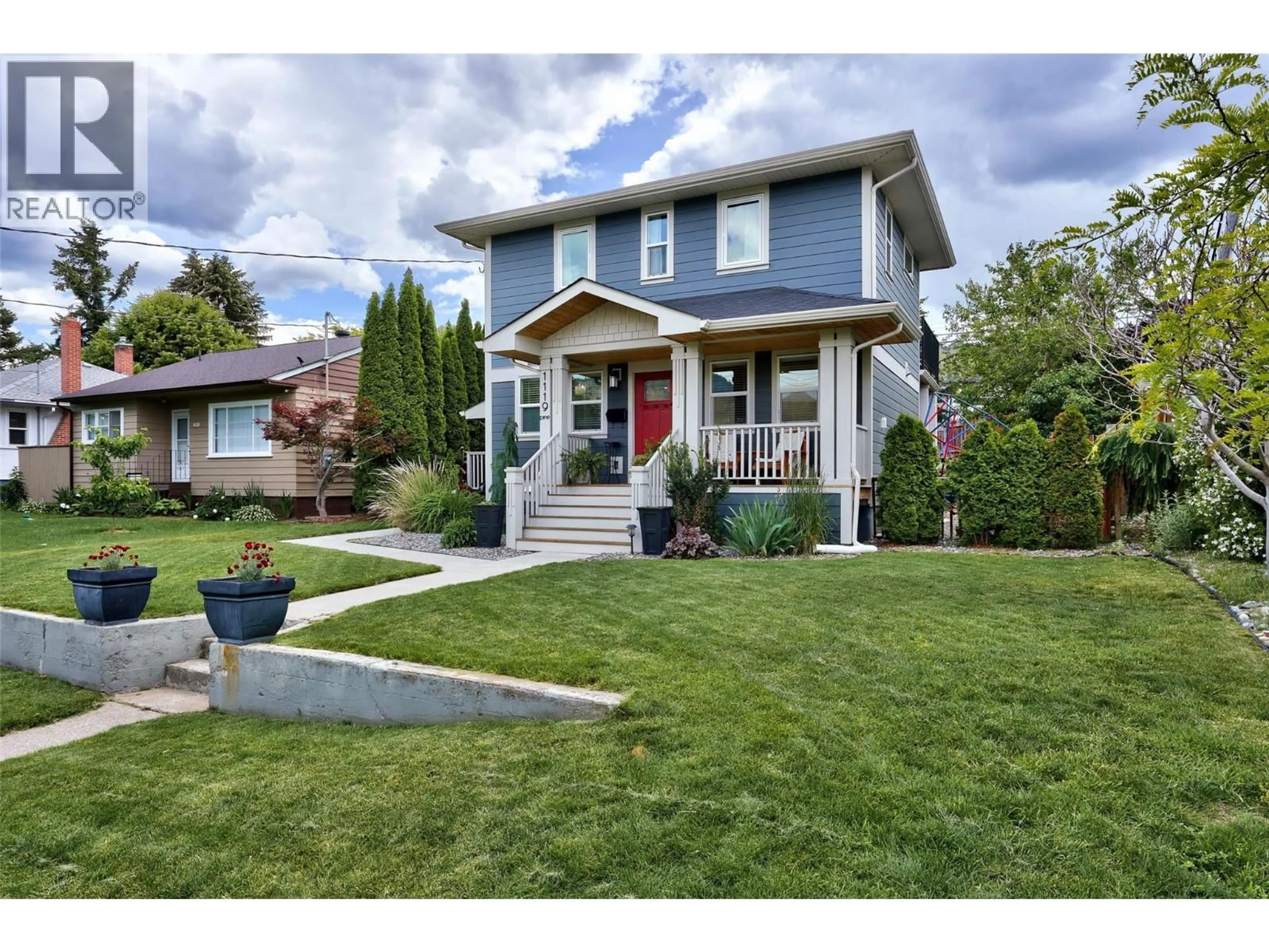 Home with vinyl exterior material, street for 1119 PINE STREET, Kamloops British Columbia V2C3A7