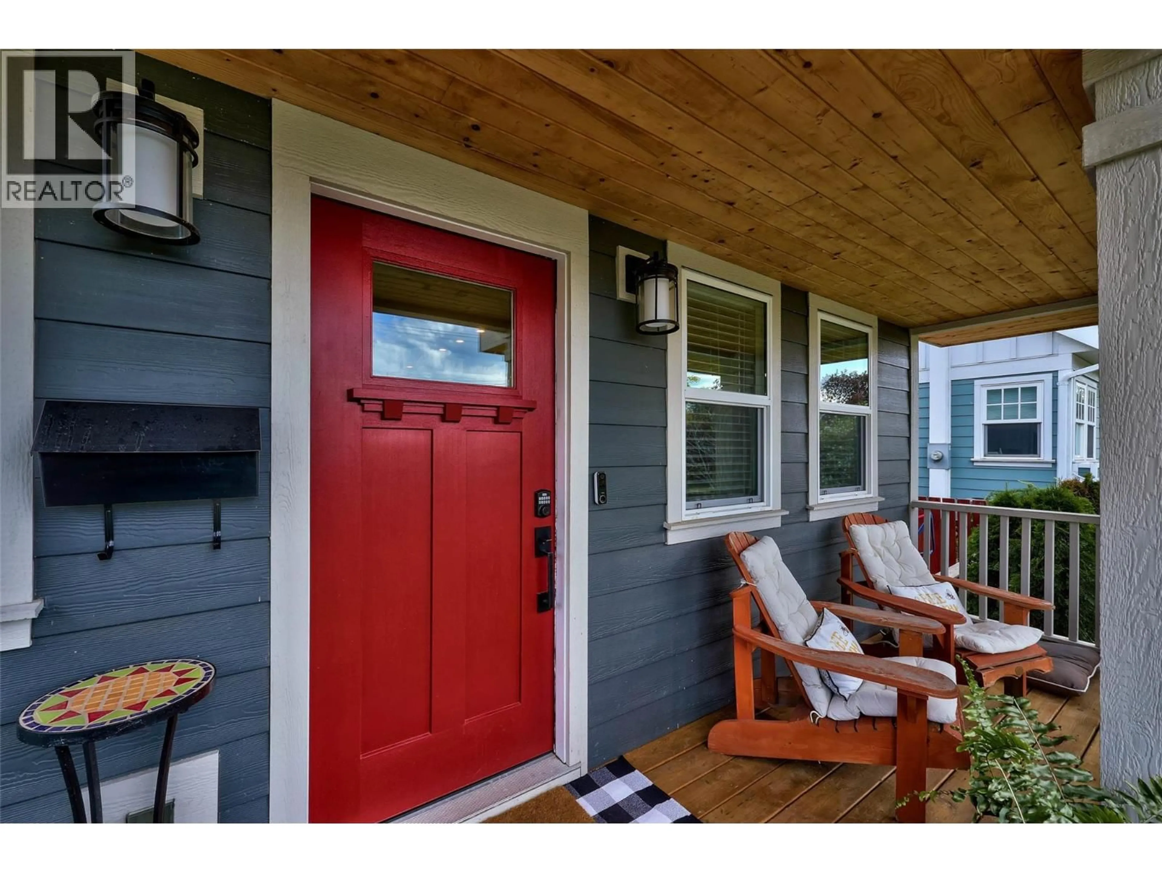 Indoor entryway for 1119 PINE STREET, Kamloops British Columbia V2C3A7