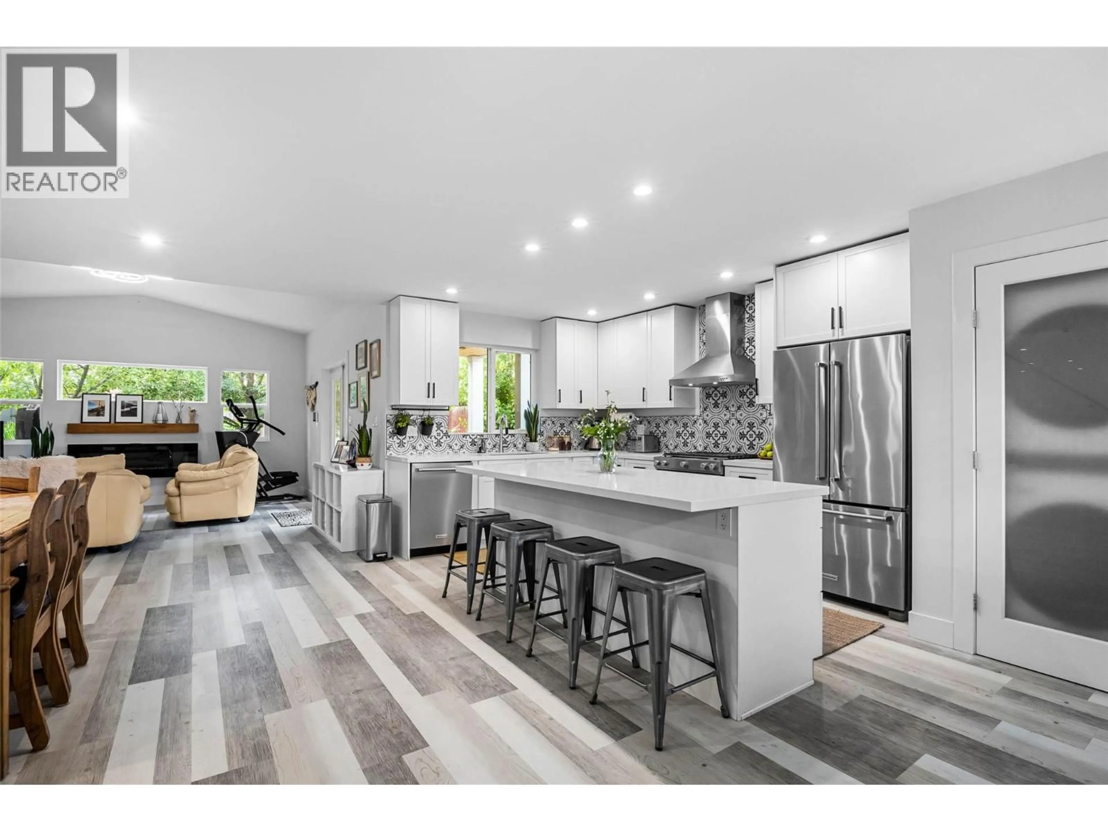 Open concept kitchen, unknown for 1119 PINE STREET, Kamloops British Columbia V2C3A7