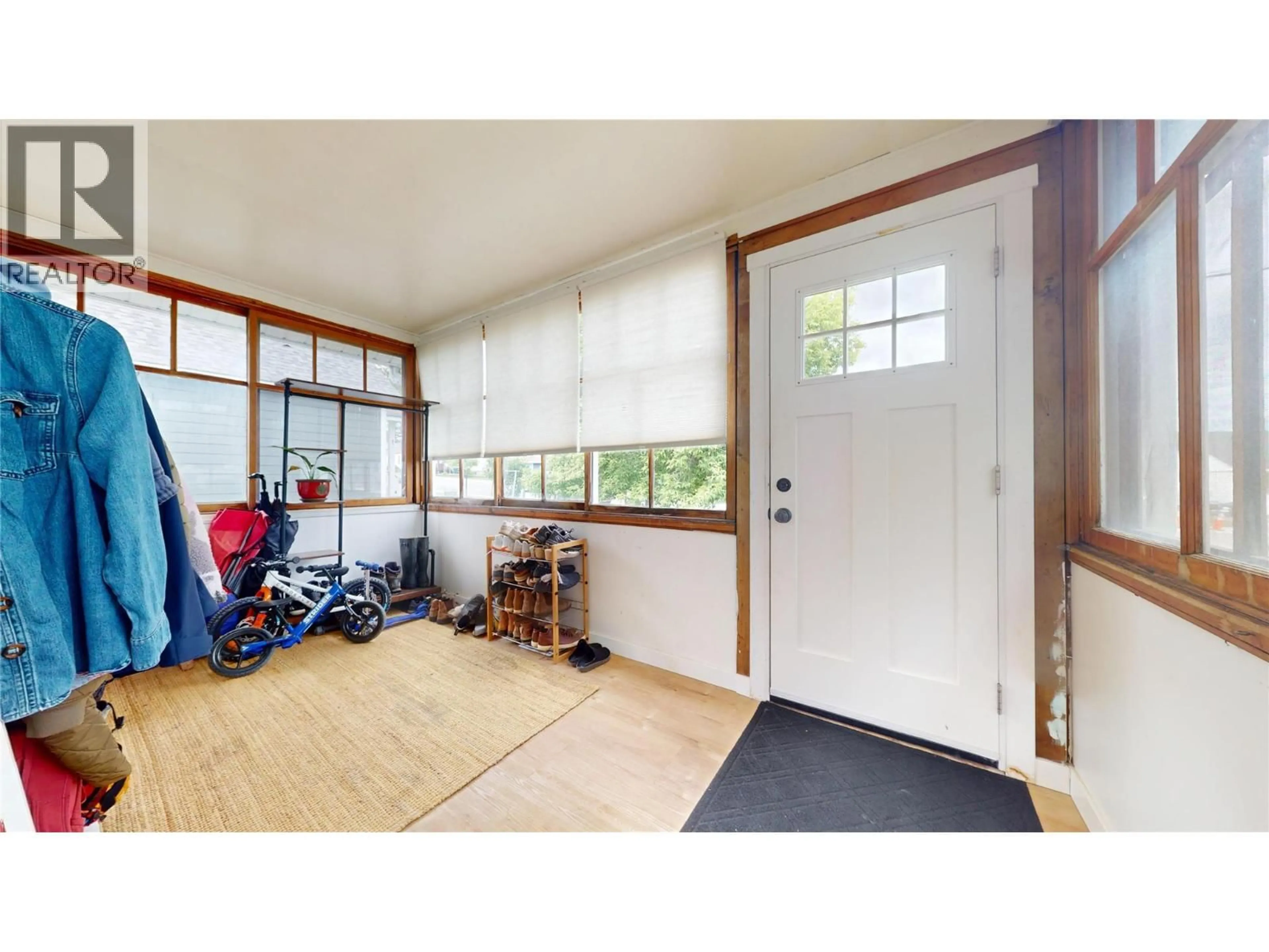 Indoor entryway for 208 8TH AVENUE SOUTH, Cranbrook British Columbia V1C2K8