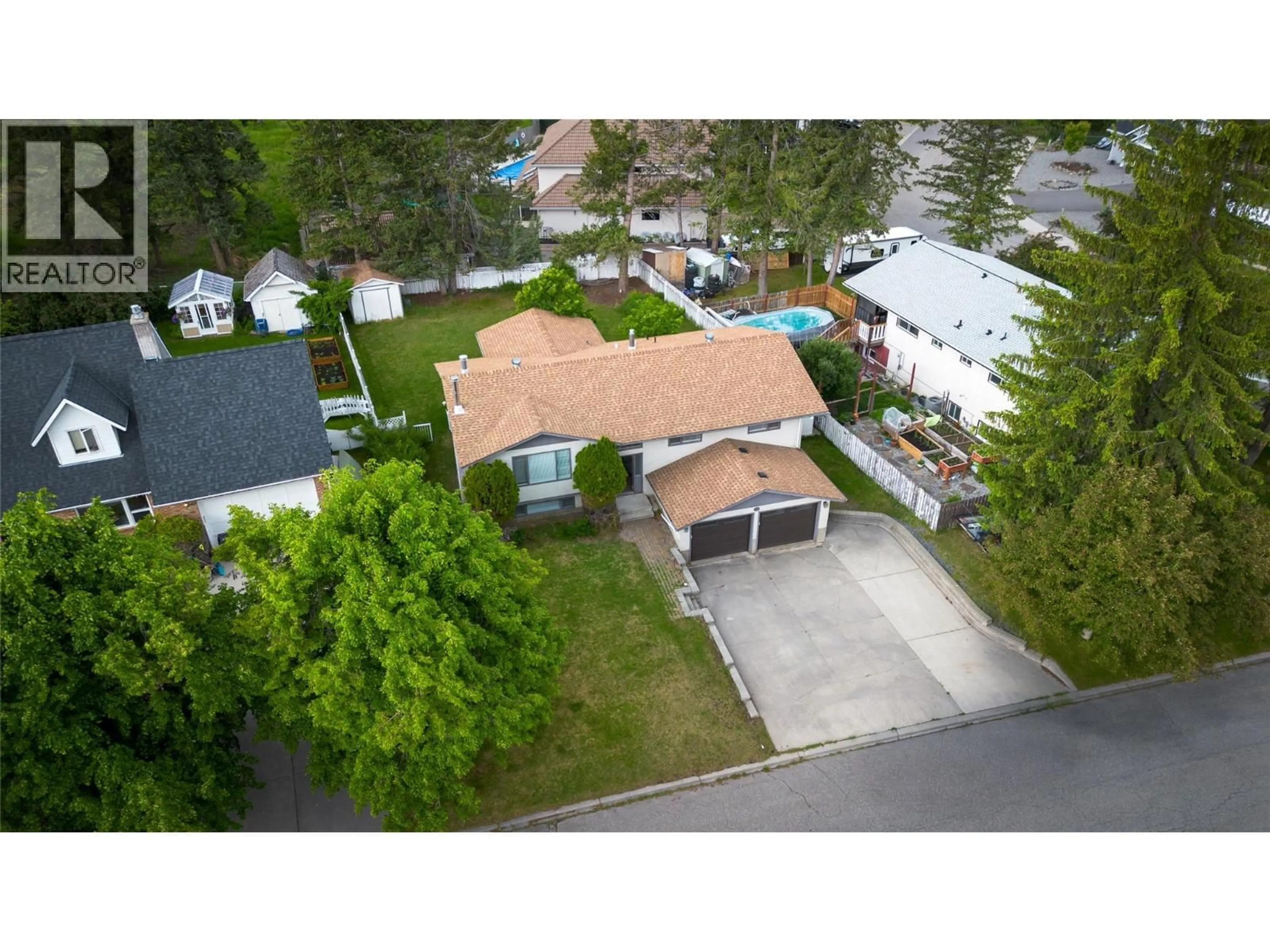 A pic from outside/outdoor area/front of a property/back of a property/a pic from drone, street for 1505 13TH AVENUE SOUTH, Cranbrook British Columbia V1C5K1