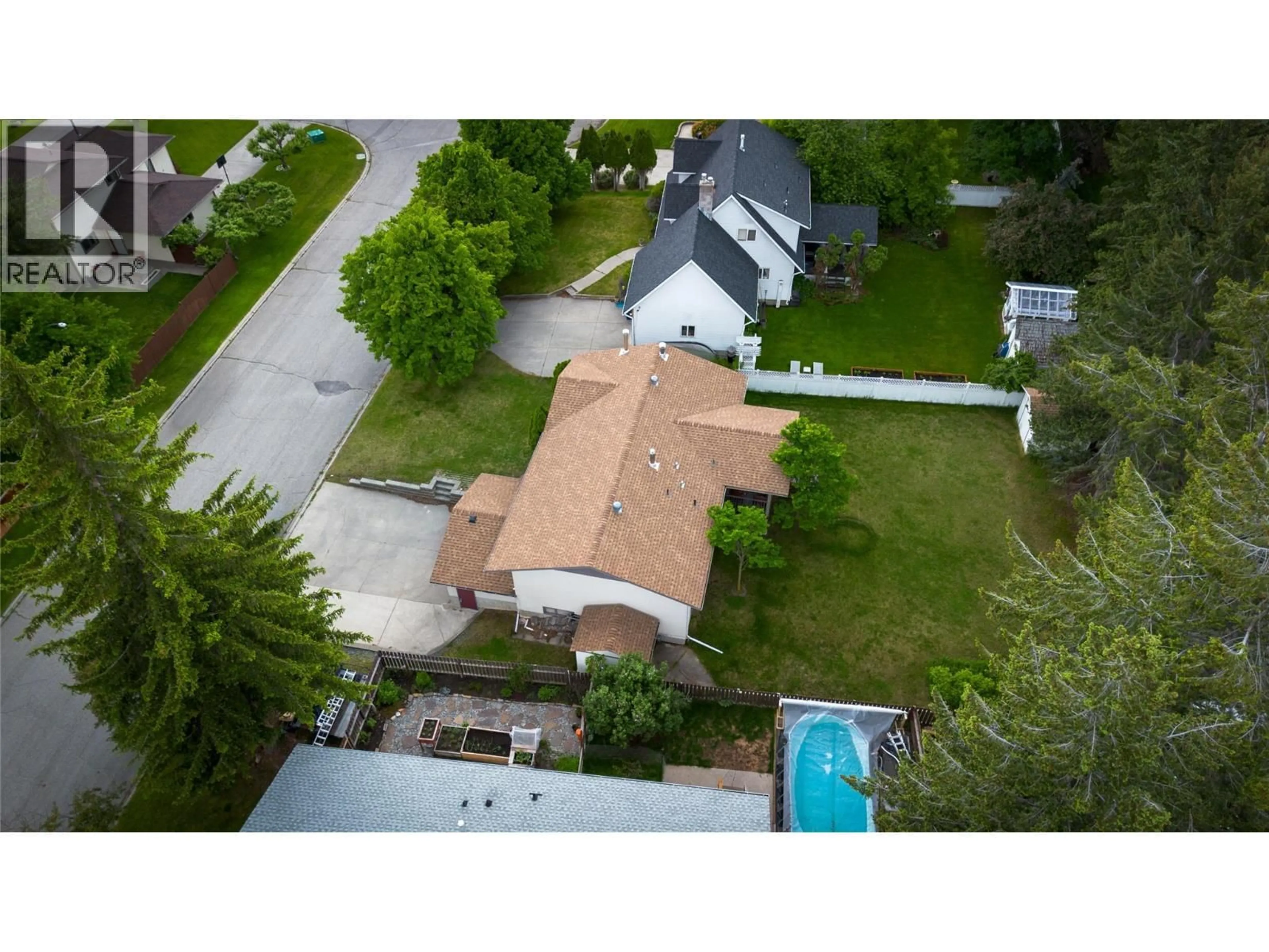 A pic from outside/outdoor area/front of a property/back of a property/a pic from drone, street for 1505 13TH AVENUE SOUTH, Cranbrook British Columbia V1C5K1