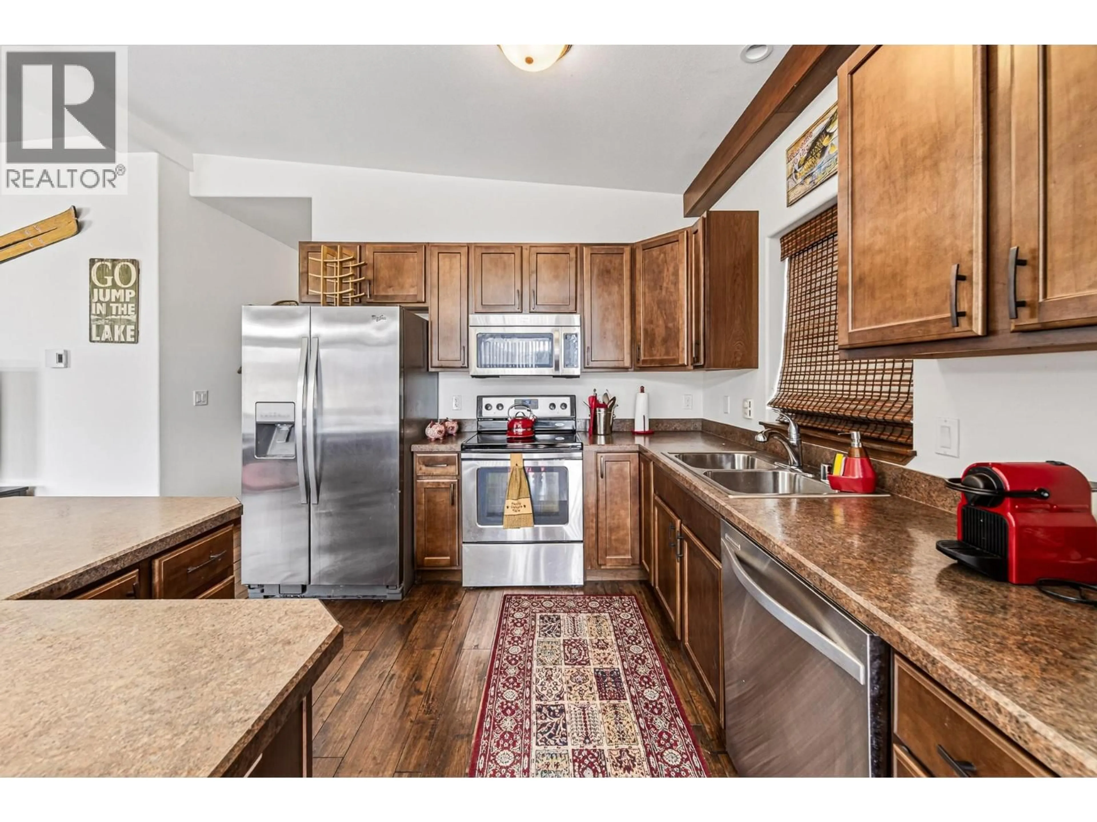 Open concept kitchen, unknown for 1695 KOOCANUSA LAKE DRIVE, Lake Koocanusa British Columbia V0B1T5
