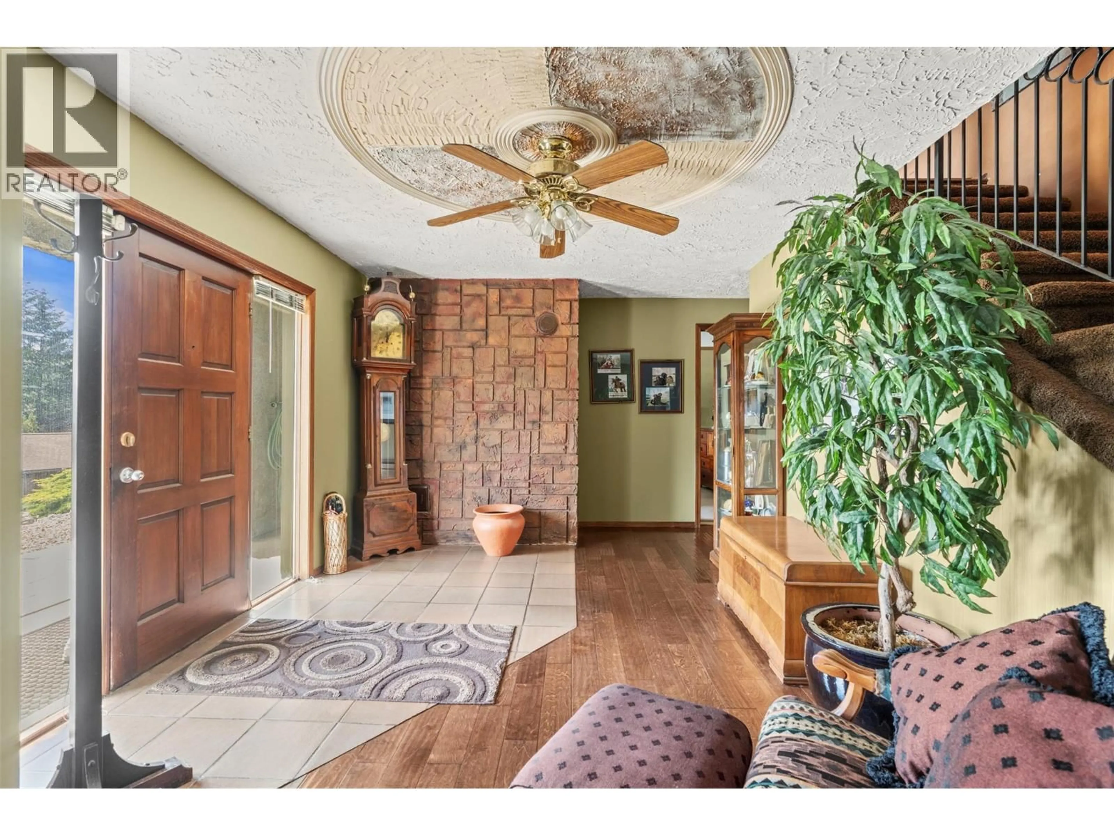 Indoor entryway for 9015 RUSSET DRIVE, Coldstream British Columbia V1B2B7