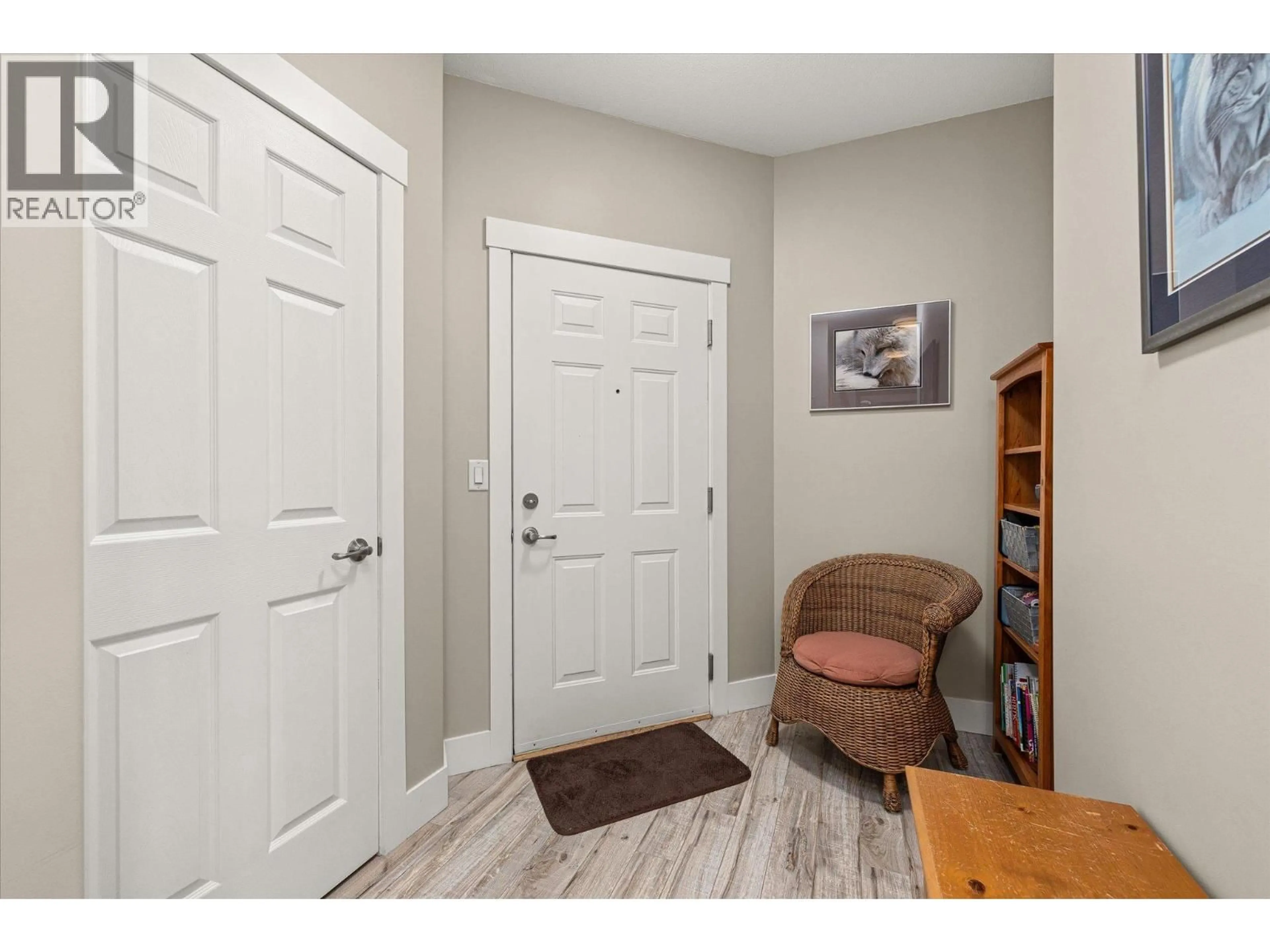 Indoor entryway for 302 - 1235 KLO ROAD, Kelowna British Columbia V1W3N7