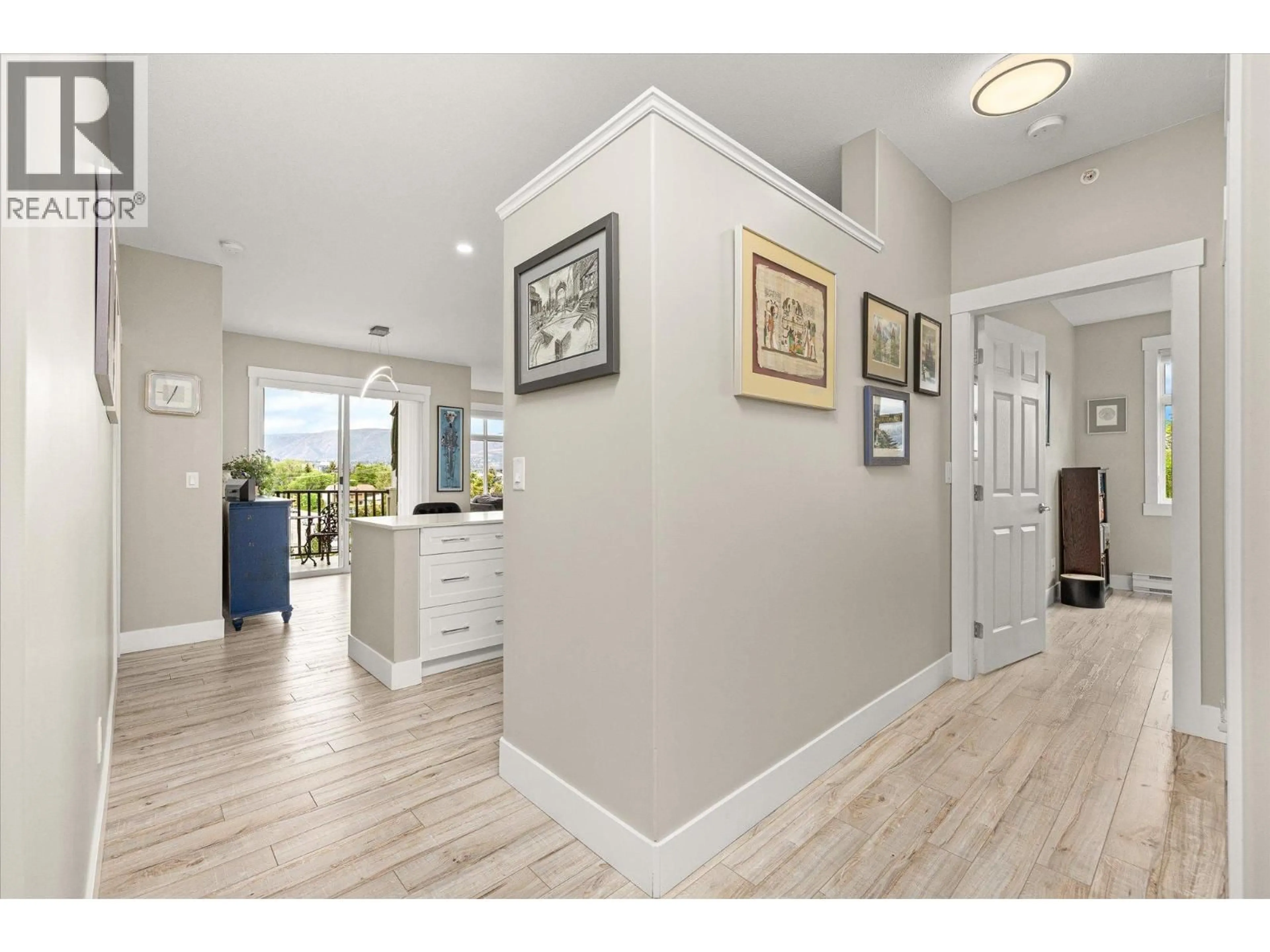 Indoor entryway for 302 - 1235 KLO ROAD, Kelowna British Columbia V1W3N7