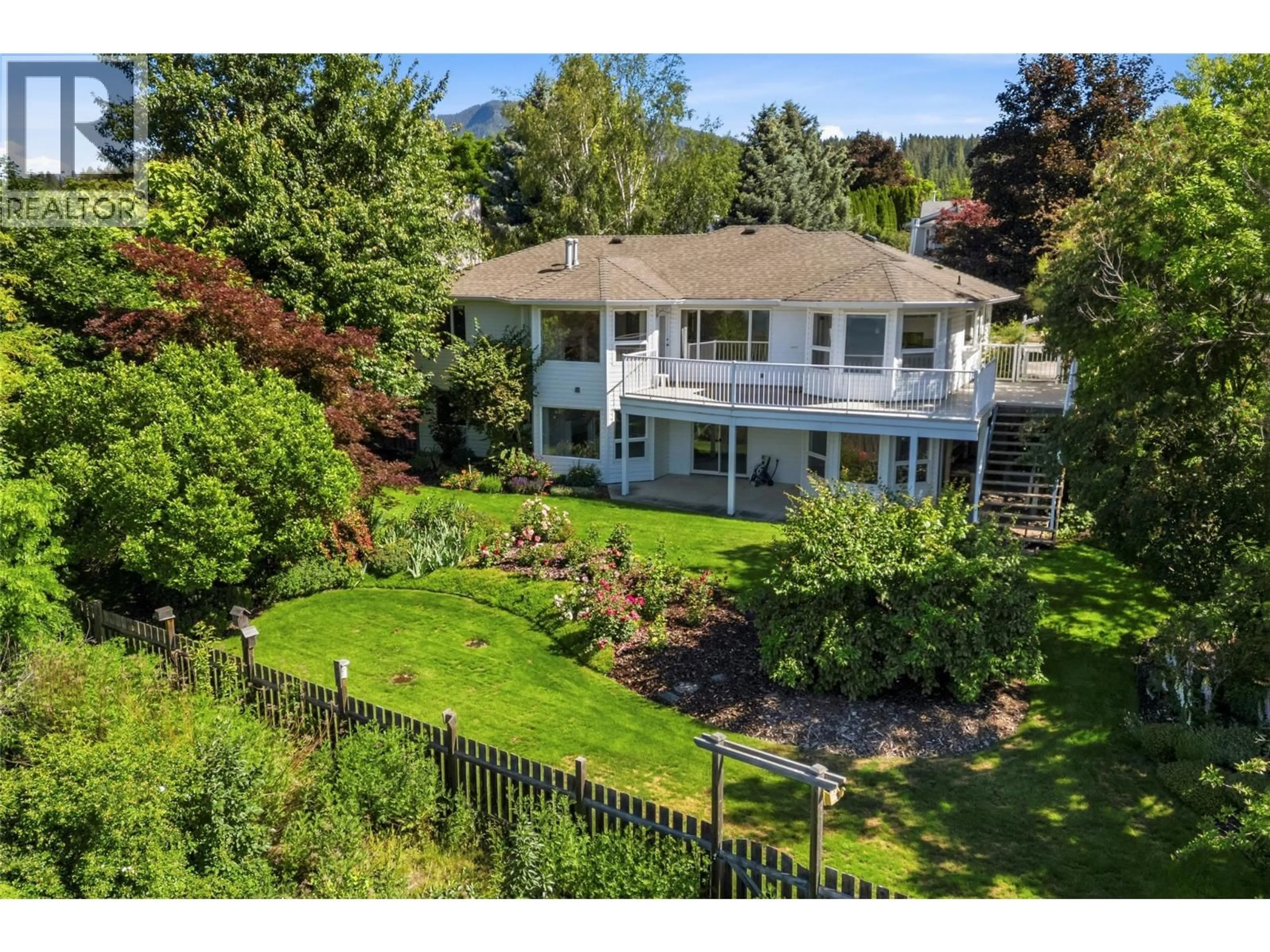 A pic from outside/outdoor area/front of a property/back of a property/a pic from drone, unknown for 4551 13 STREET NORTHEAST, Salmon Arm British Columbia V1E1E3