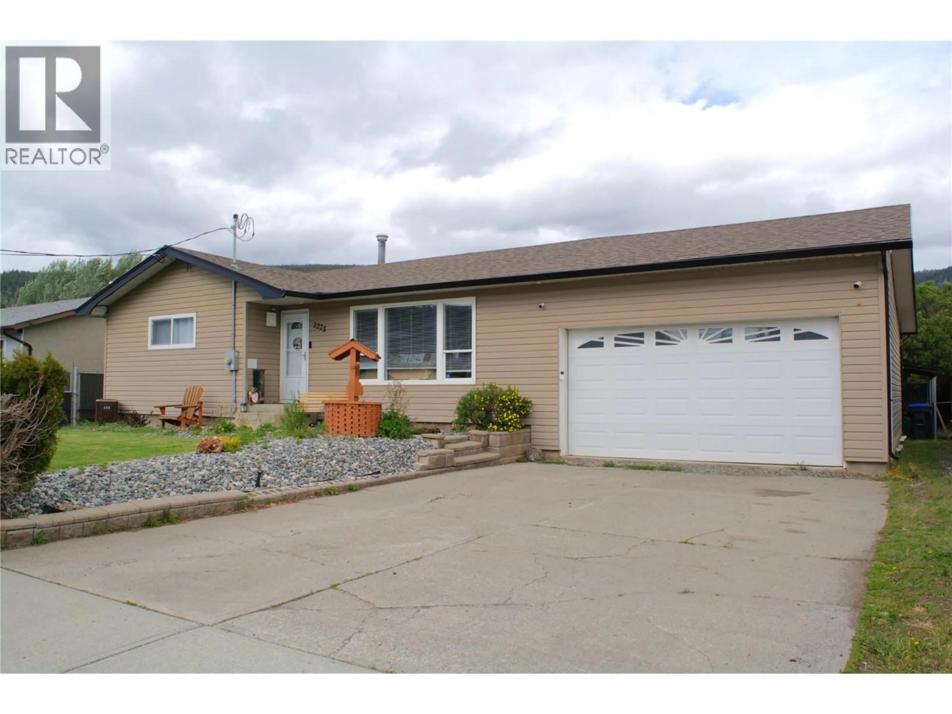 Home with vinyl exterior material, street for 2225 MERRITT AVENUE, Merritt British Columbia V1K1B8