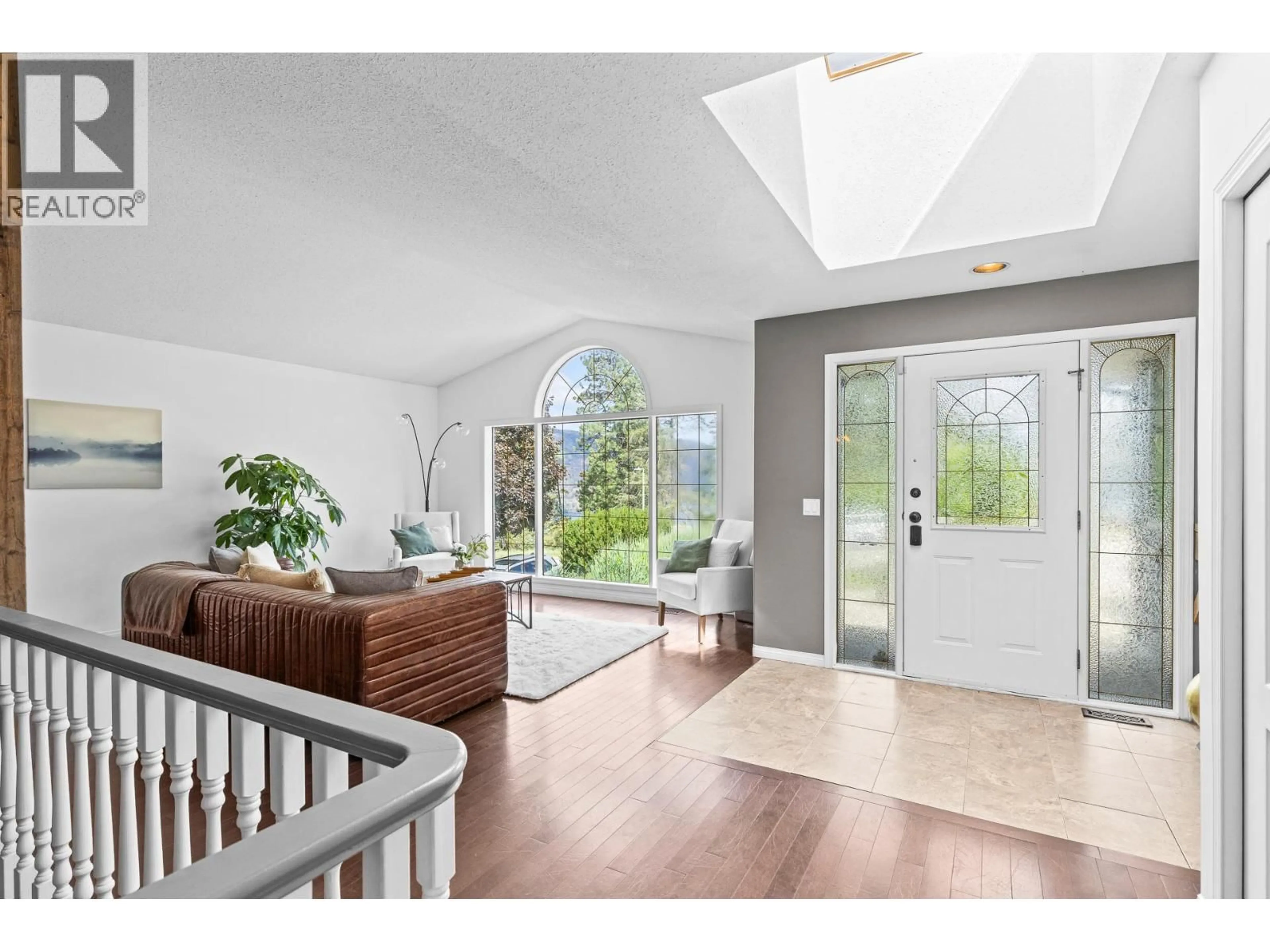 Indoor entryway for 145 MAGIC DRIVE, Kelowna British Columbia V1V1N2