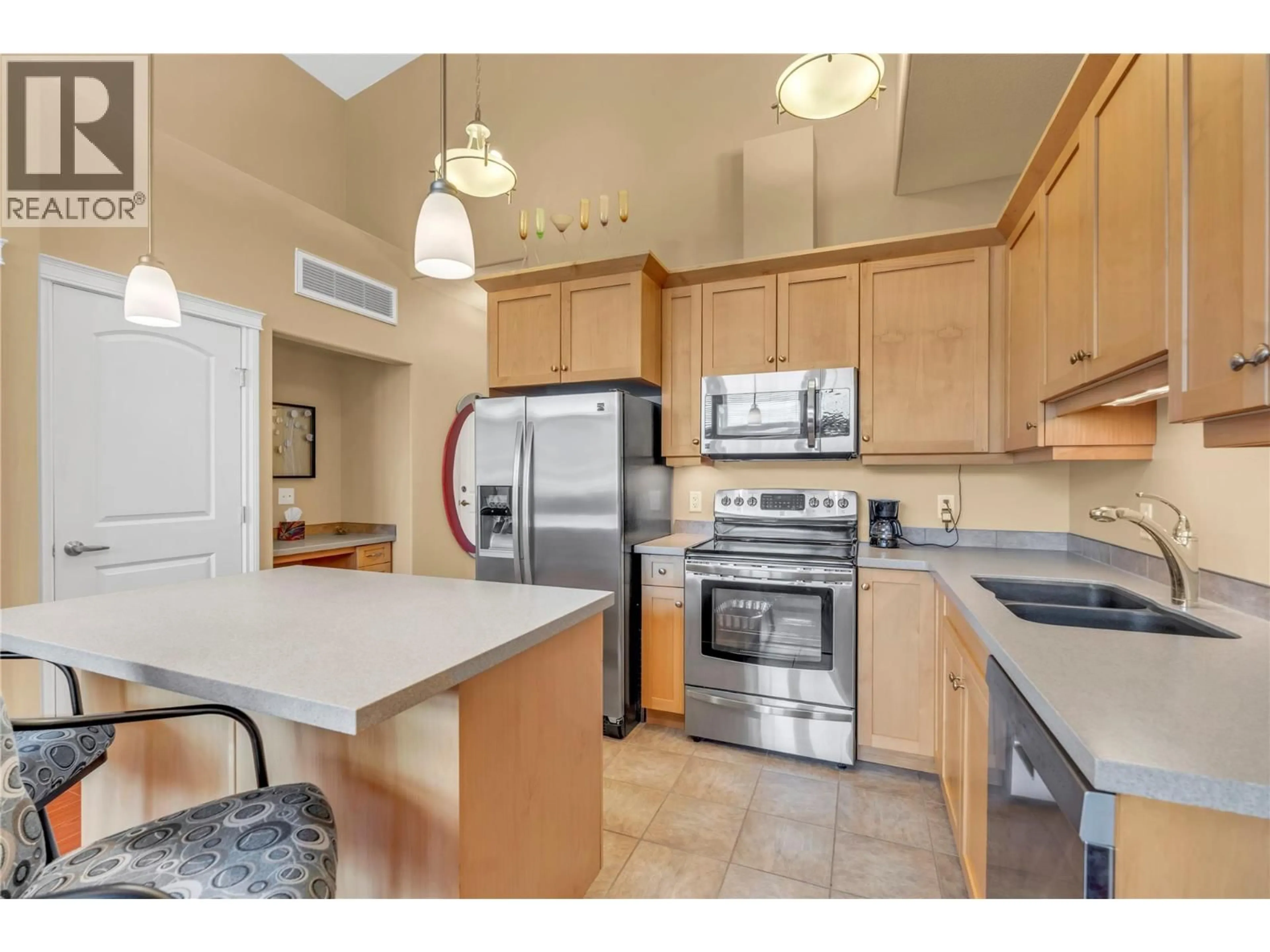 Standard kitchen, unknown for 406 - 3313 WILSON STREET, Penticton British Columbia V2A8J3