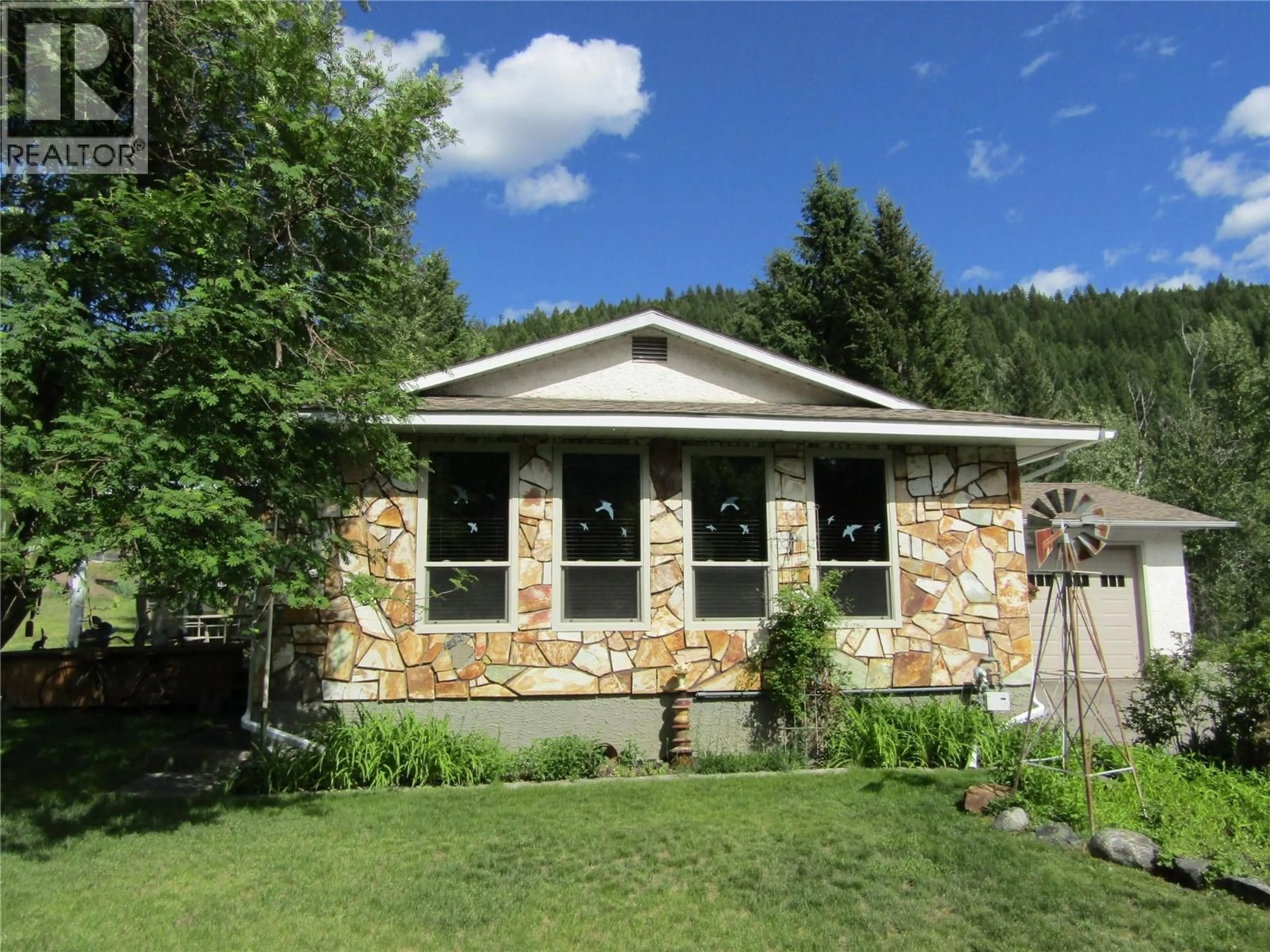 Home with vinyl exterior material, building for 884 STRATHMORE AVENUE, Greenwood British Columbia V0H1J0