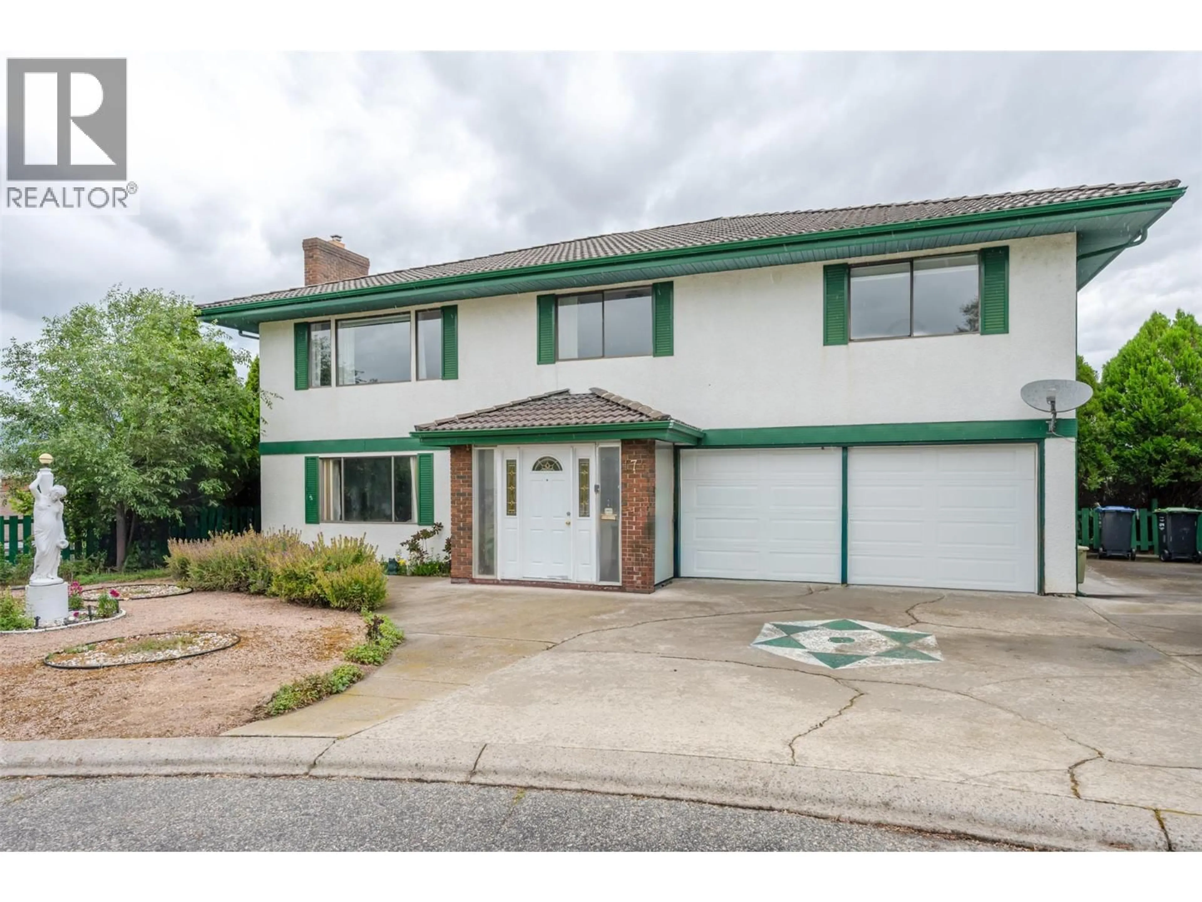 Home with vinyl exterior material, street for 174 ADAMSON COURT, Penticton British Columbia V2A7R8