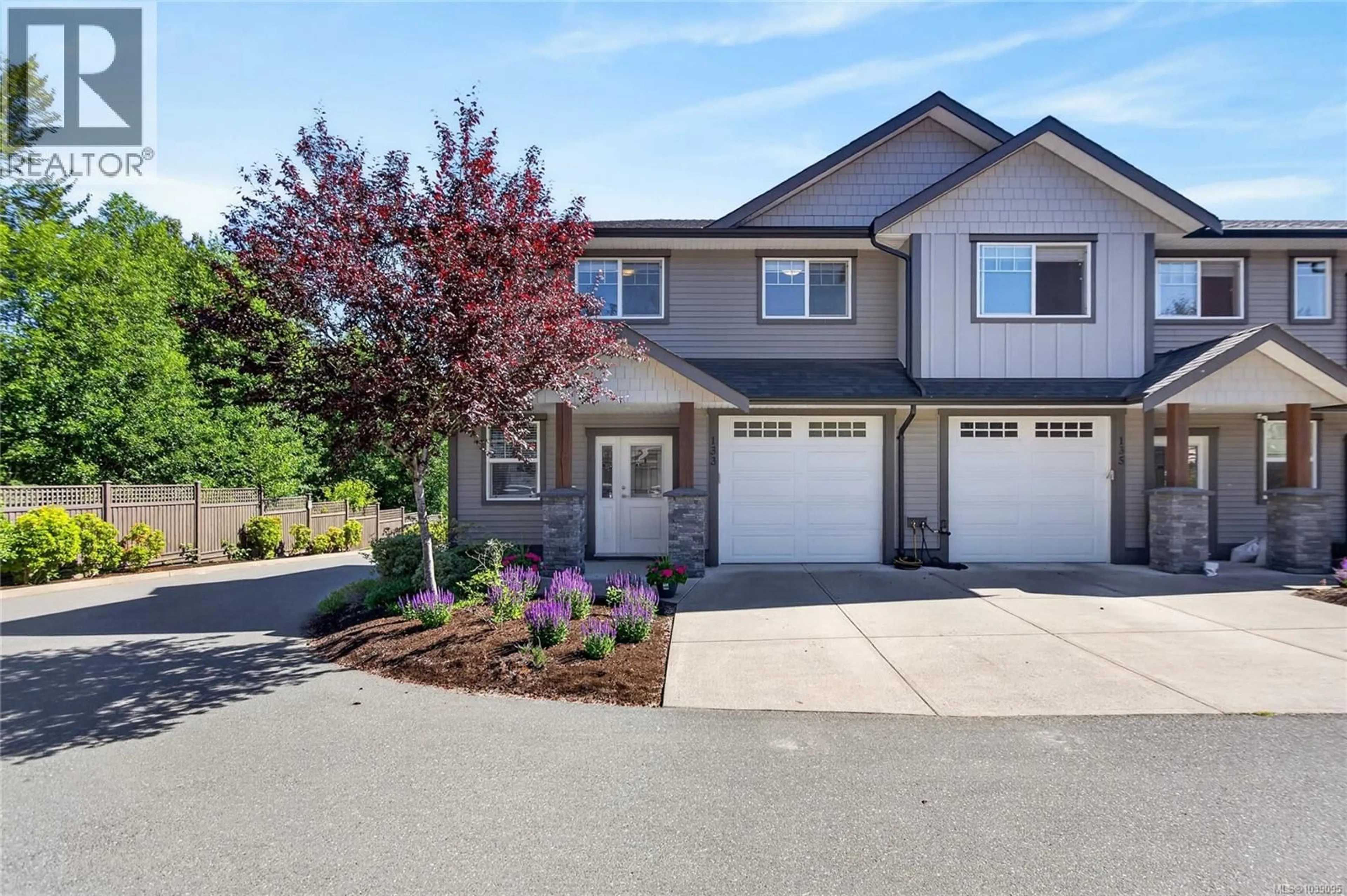 Home with vinyl exterior material, street for 133 - 2077 20TH STREET, Courtenay British Columbia V9N0G2