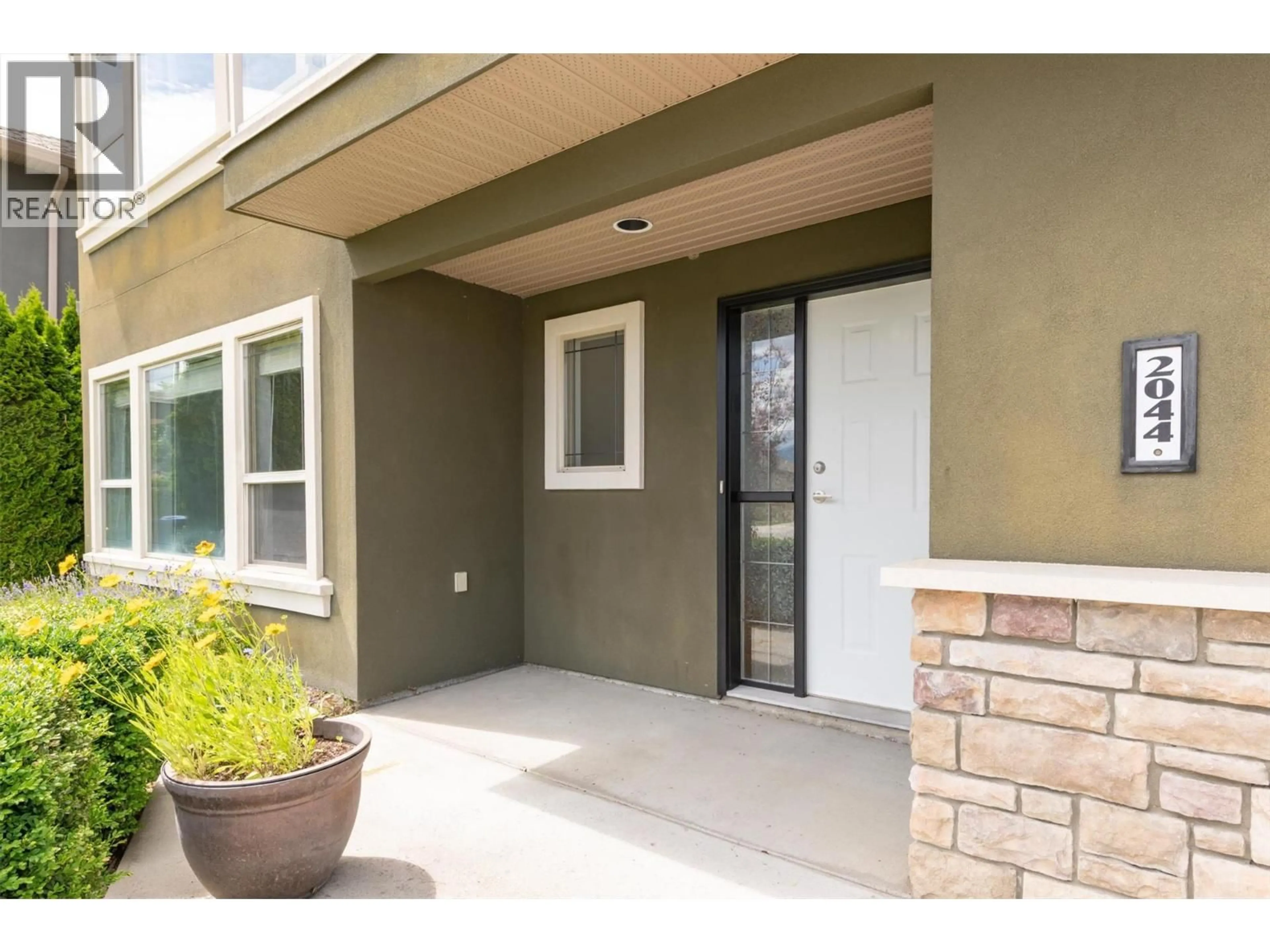 Indoor entryway for 2044 SPYGLASS WAY, West Kelowna British Columbia V1Z3Z7