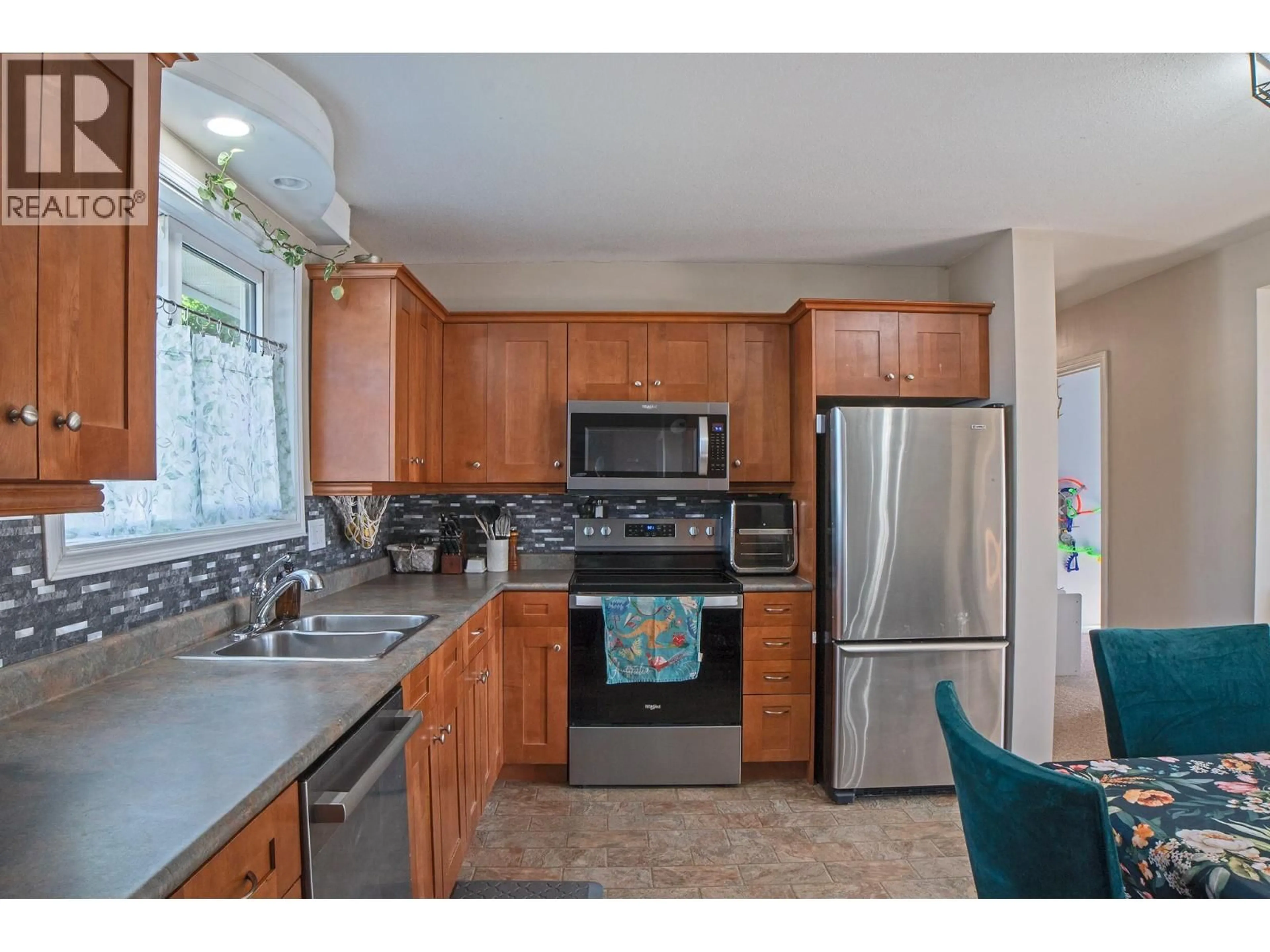 Standard kitchen, ceramic/tile floor for 703 14TH S AVENUE, Cranbrook British Columbia V1C2Y2