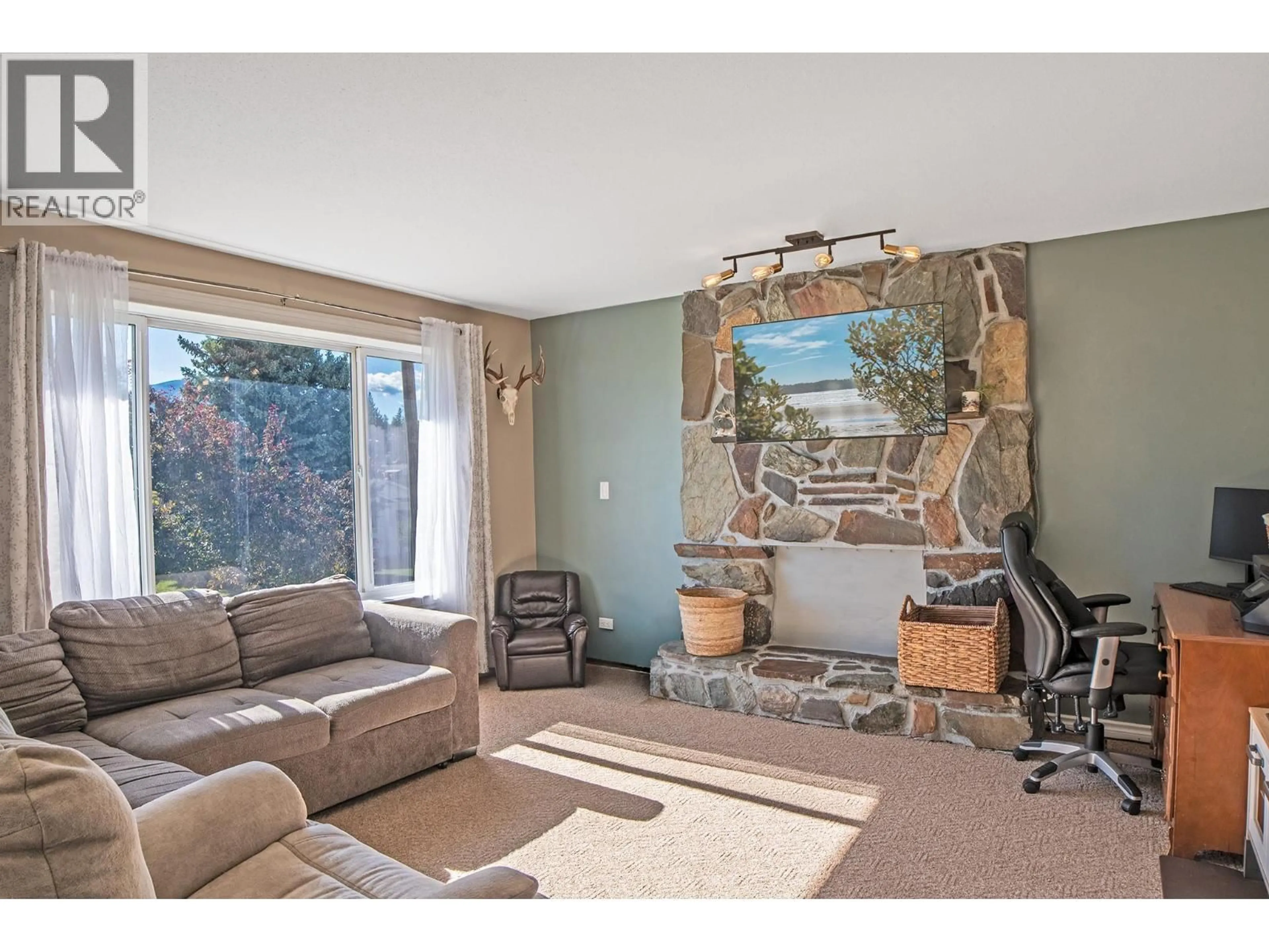 Living room with furniture, unknown for 703 14TH S AVENUE, Cranbrook British Columbia V1C2Y2