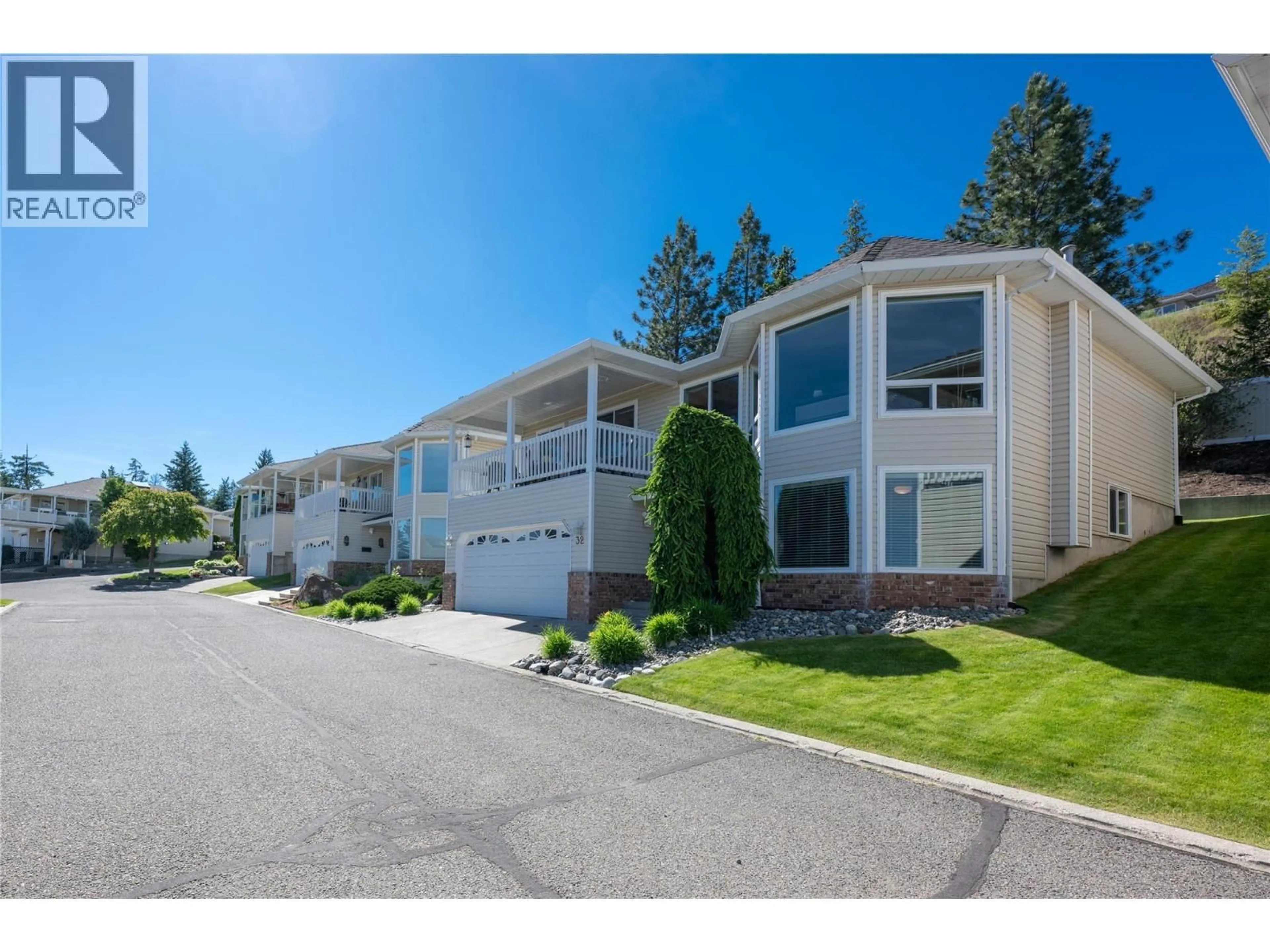 A pic from outside/outdoor area/front of a property/back of a property/a pic from drone, unknown for 32 - 2030 VAN HORNE DRIVE, Kamloops British Columbia V1S1P6