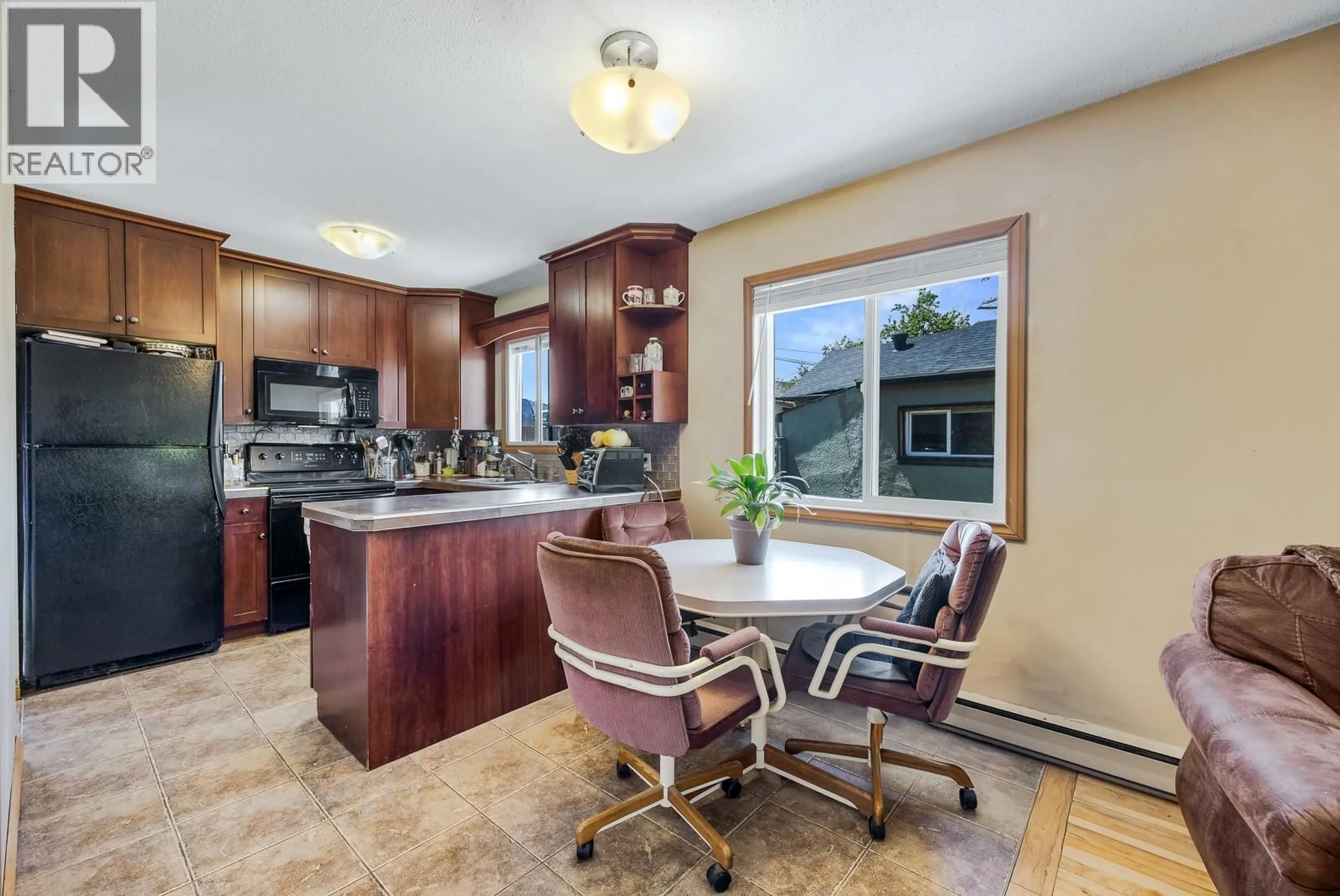 Open concept kitchen, ceramic/tile floor for 3408 16TH AVENUE, Vernon British Columbia V1T1A8