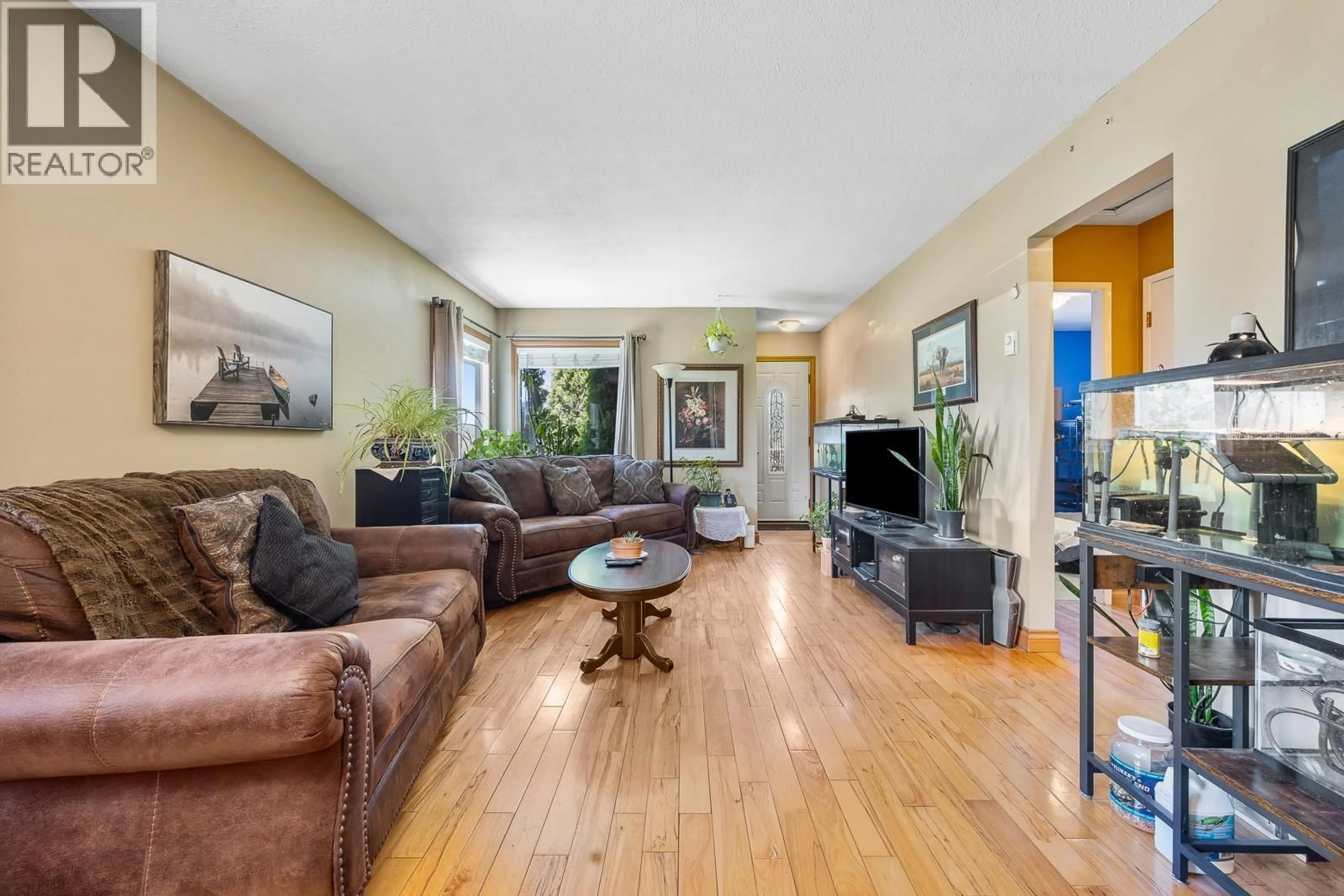 Living room with furniture, unknown for 3408 16TH AVENUE, Vernon British Columbia V1T1A8