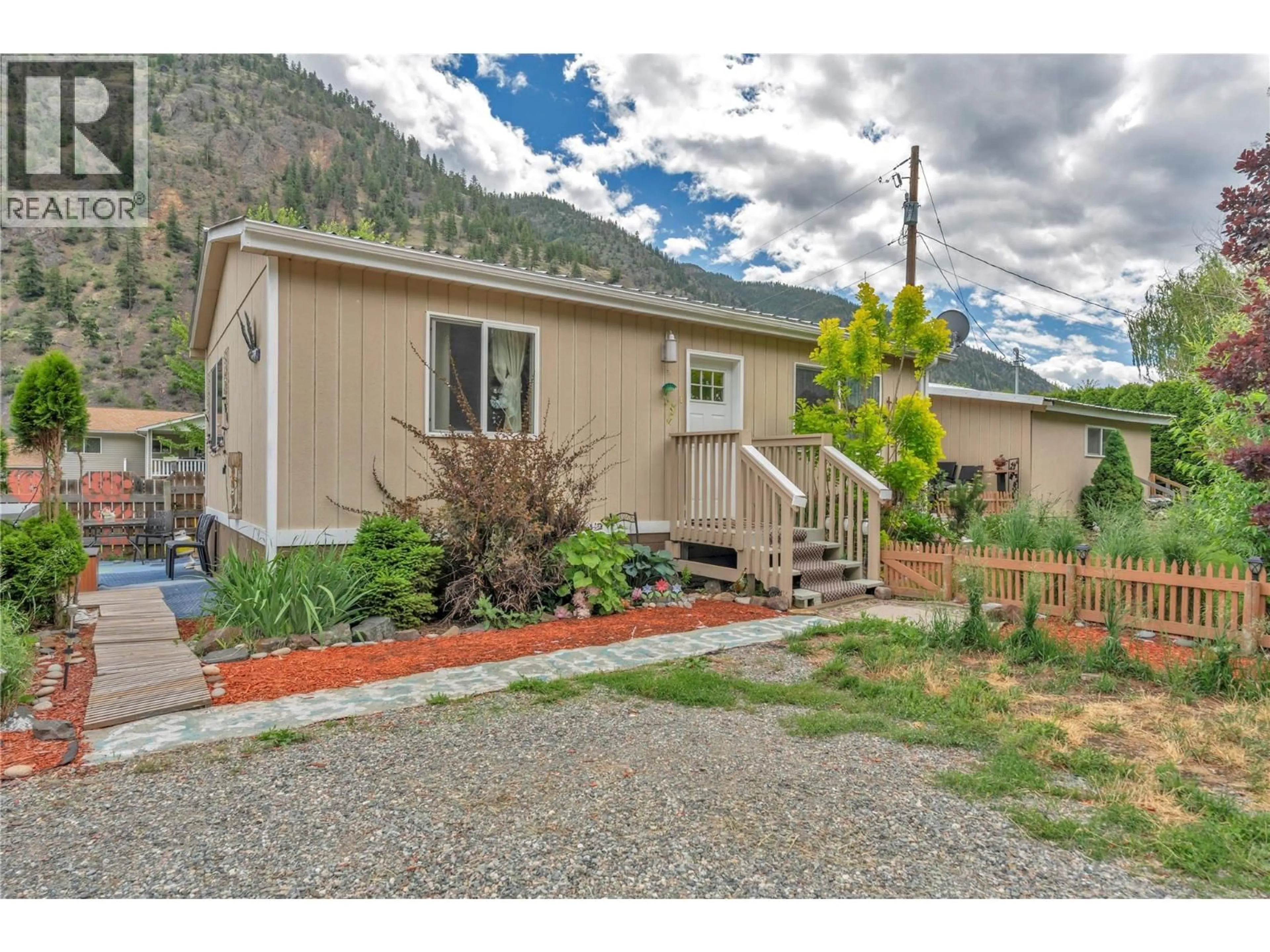 Home with vinyl exterior material, mountain view for 1530 MAIN STREET NORTH, Olalla British Columbia V0X1N6