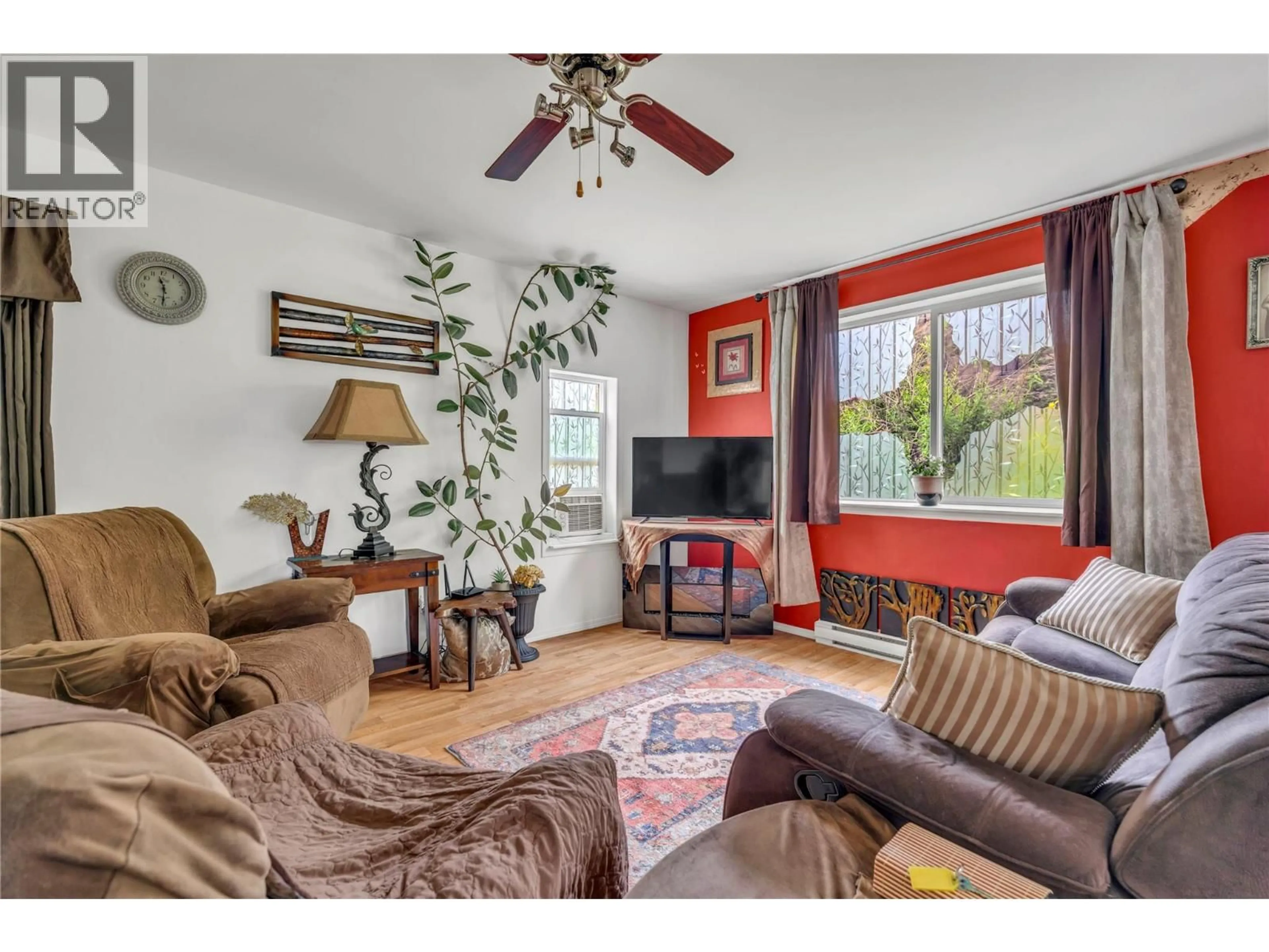 Living room with furniture, unknown for 1530 MAIN STREET NORTH, Olalla British Columbia V0X1N6