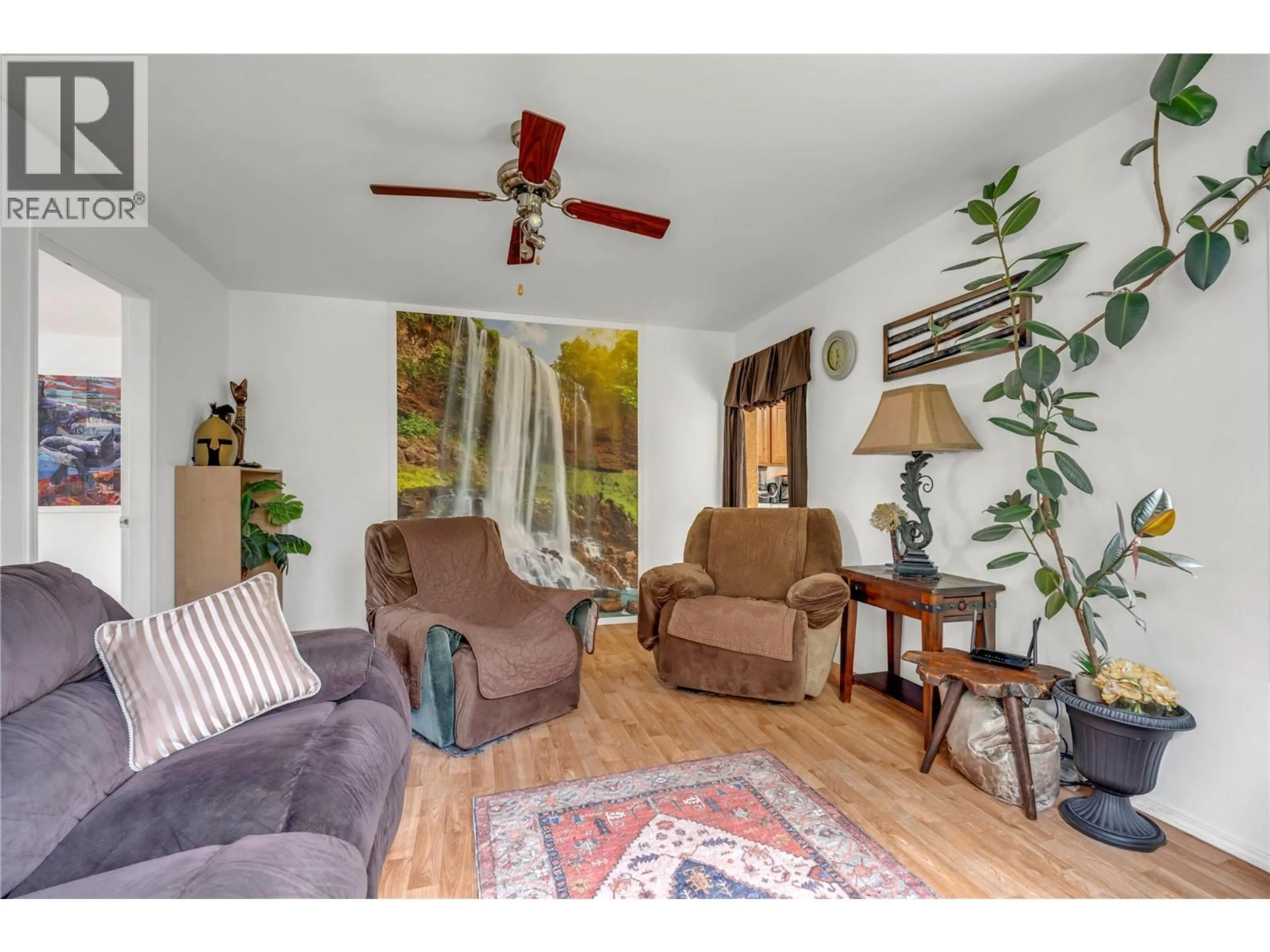 Living room with furniture, wood/laminate floor for 1530 MAIN STREET NORTH, Olalla British Columbia V0X1N6