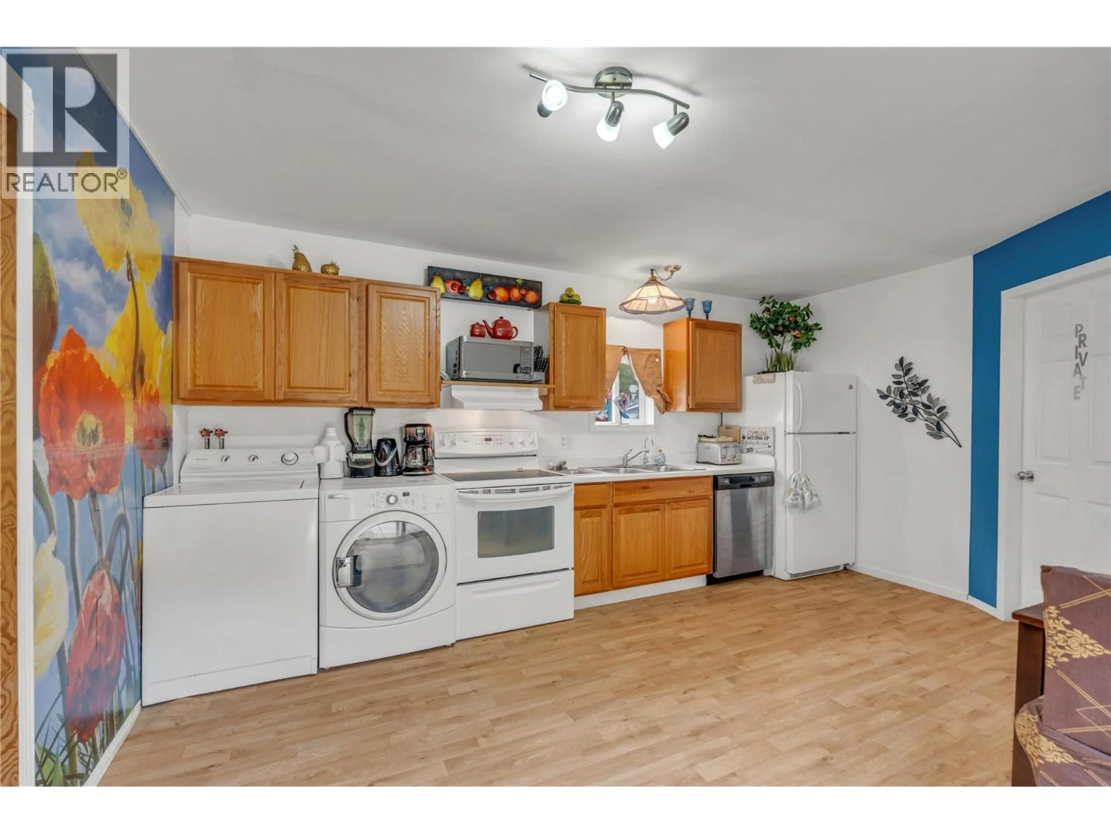 Standard kitchen, unknown for 1530 MAIN STREET NORTH, Olalla British Columbia V0X1N6