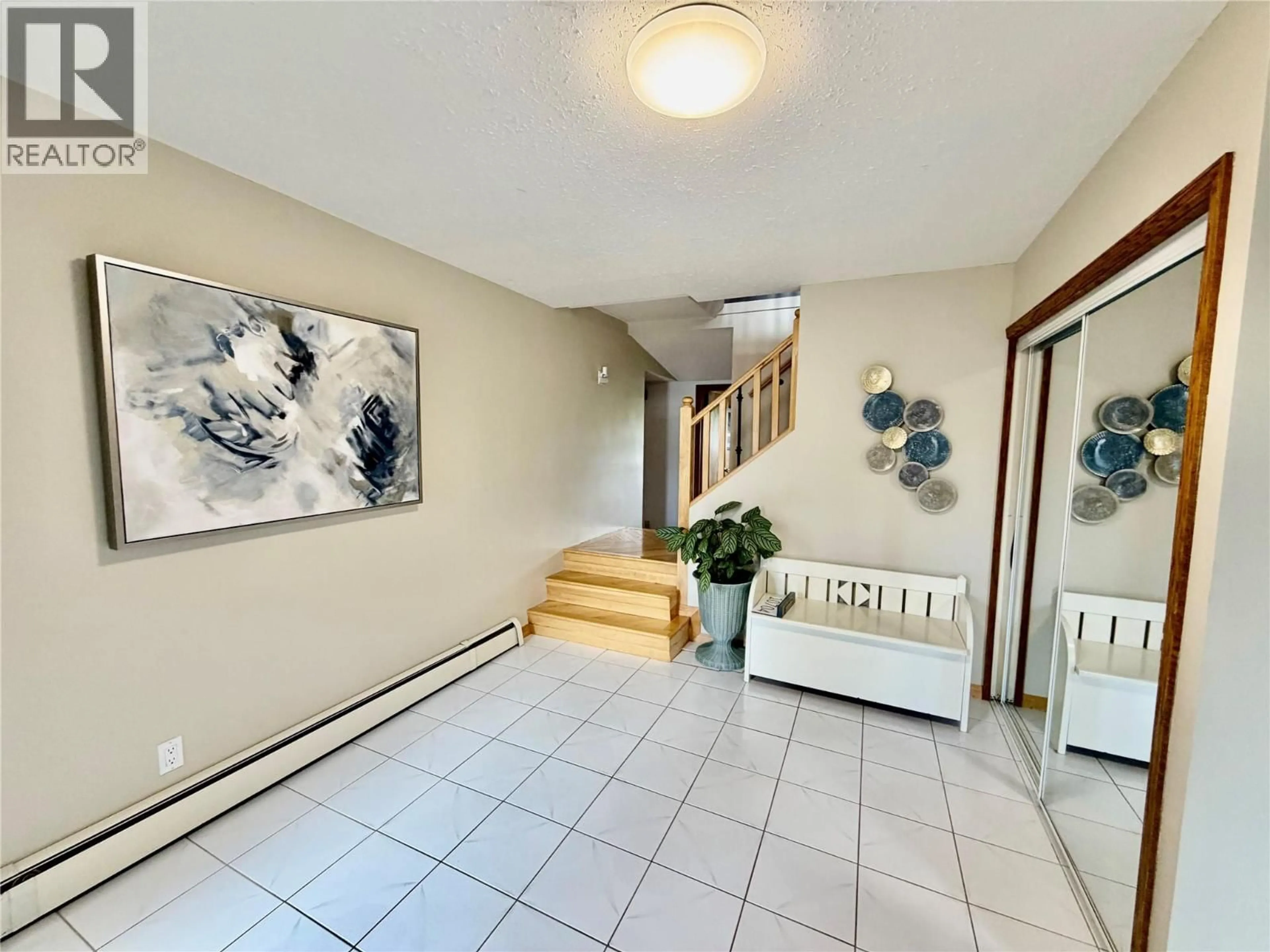 Indoor foyer for 10704 PINECREST LANE, Dawson Creek British Columbia V1G4M6