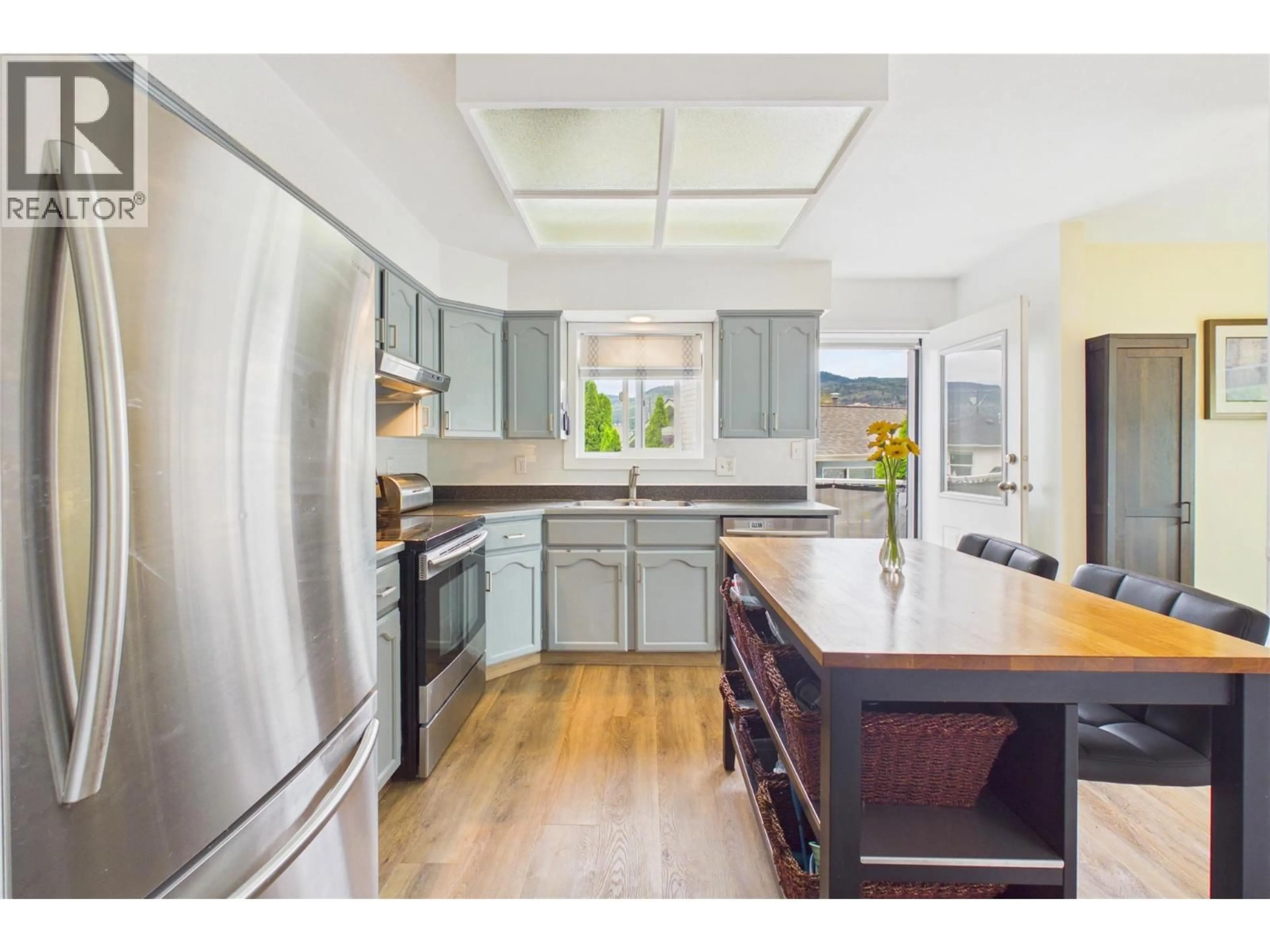 Open concept kitchen, unknown for 148 TROY PLACE, Penticton British Columbia V2A7L5