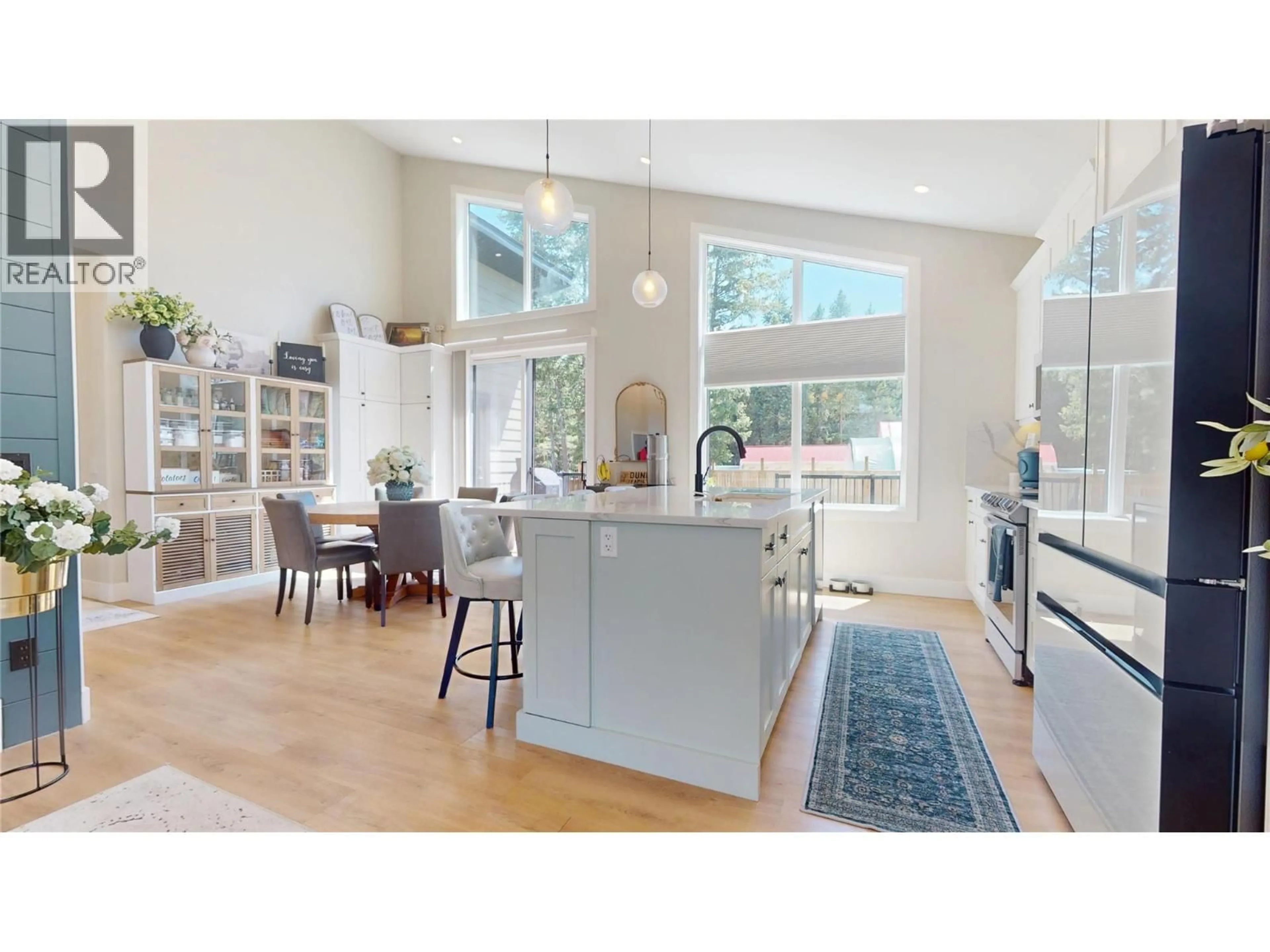 Open concept kitchen, unknown for 217 SHADOW MOUNTAIN BOULEVARD, Cranbrook British Columbia V1C0C6